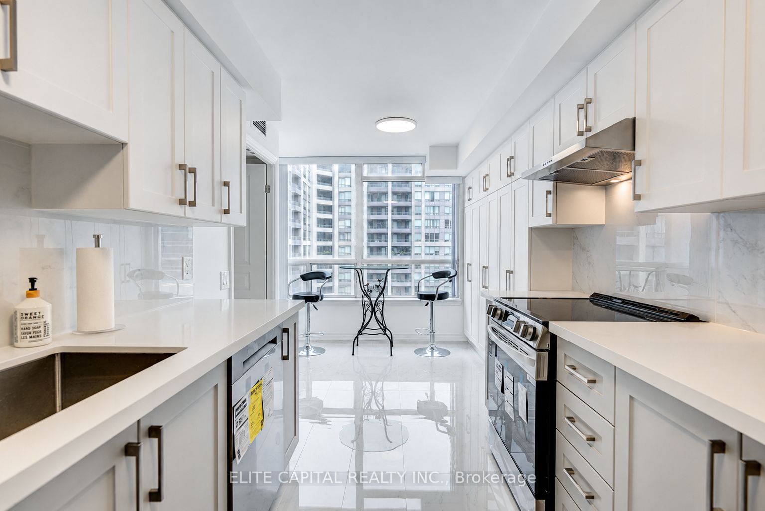 9015 Leslie Street 616, Richmond Hill, ON L4B 4J8 photo 2
