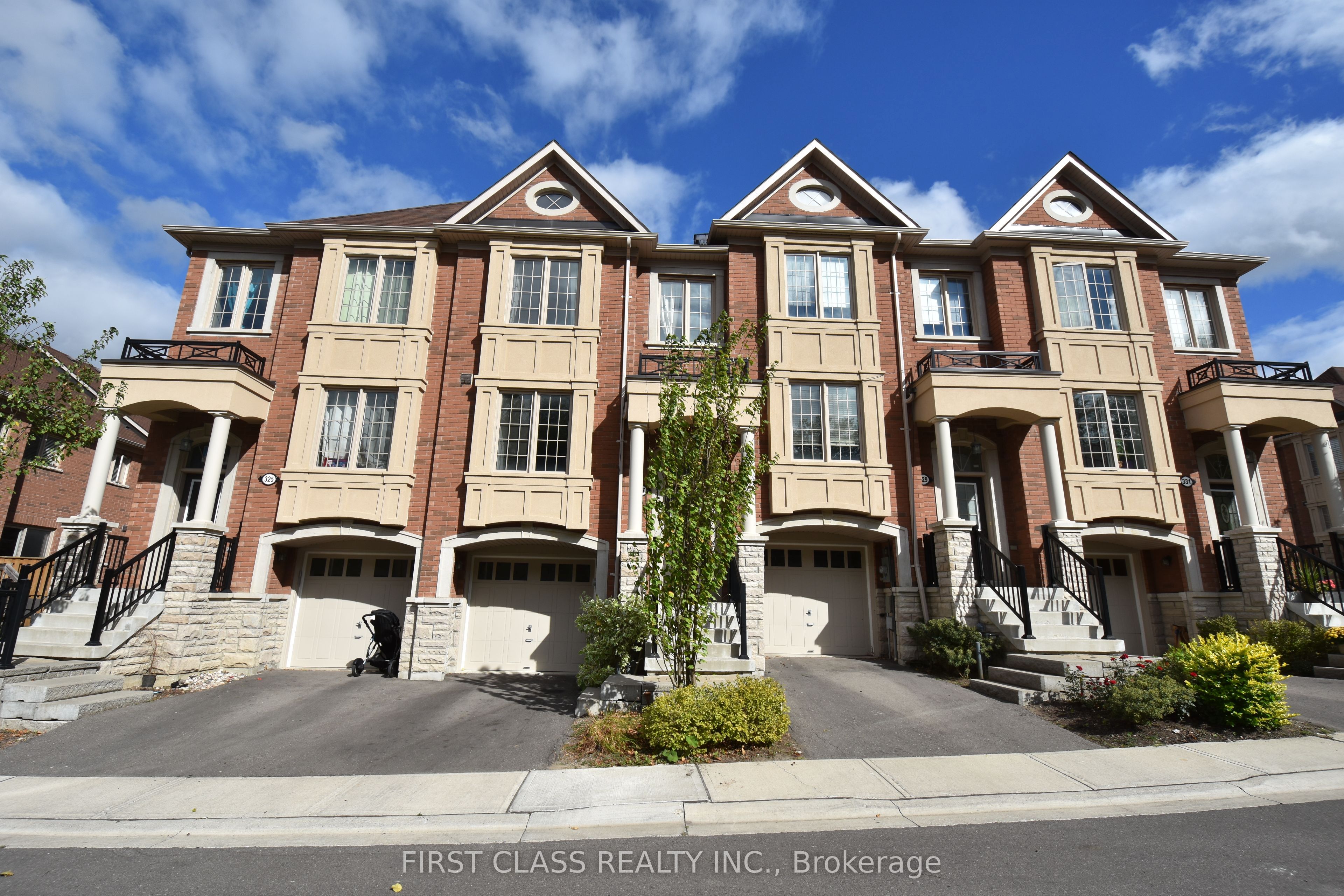 327 Doak Lane, Newmarket, ON L3Y 0A7