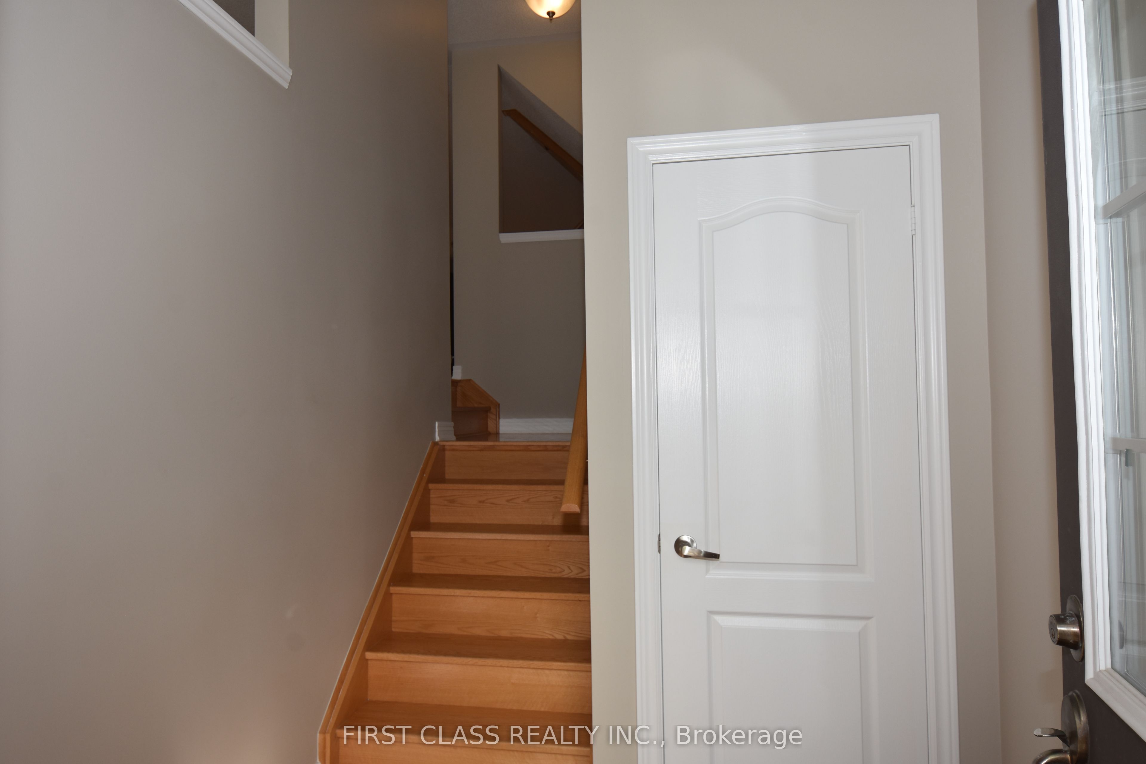 327 Doak Lane, Newmarket, ON L3Y 0A7 photo 3