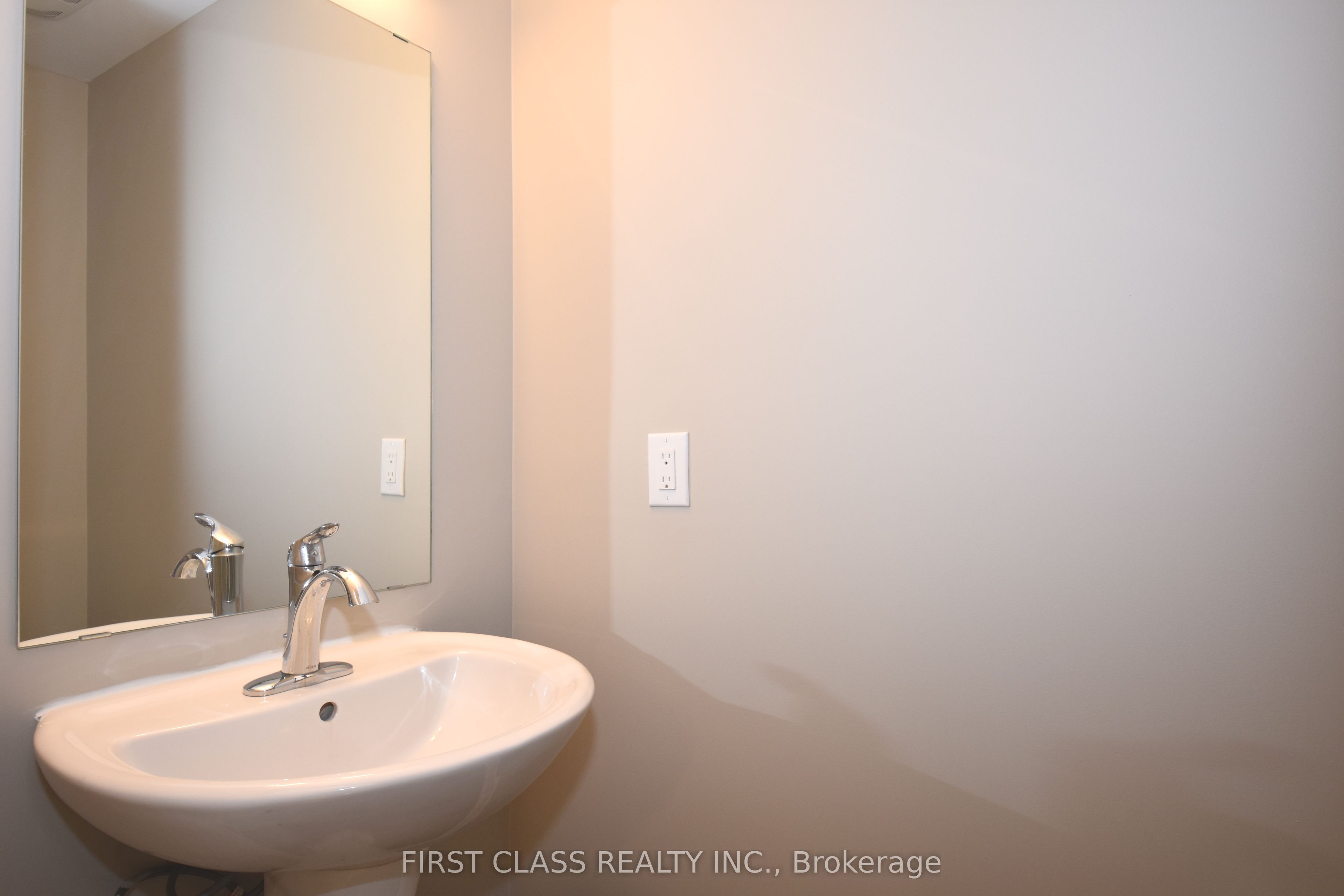 327 Doak Lane, Newmarket, ON L3Y 0A7 photo 4