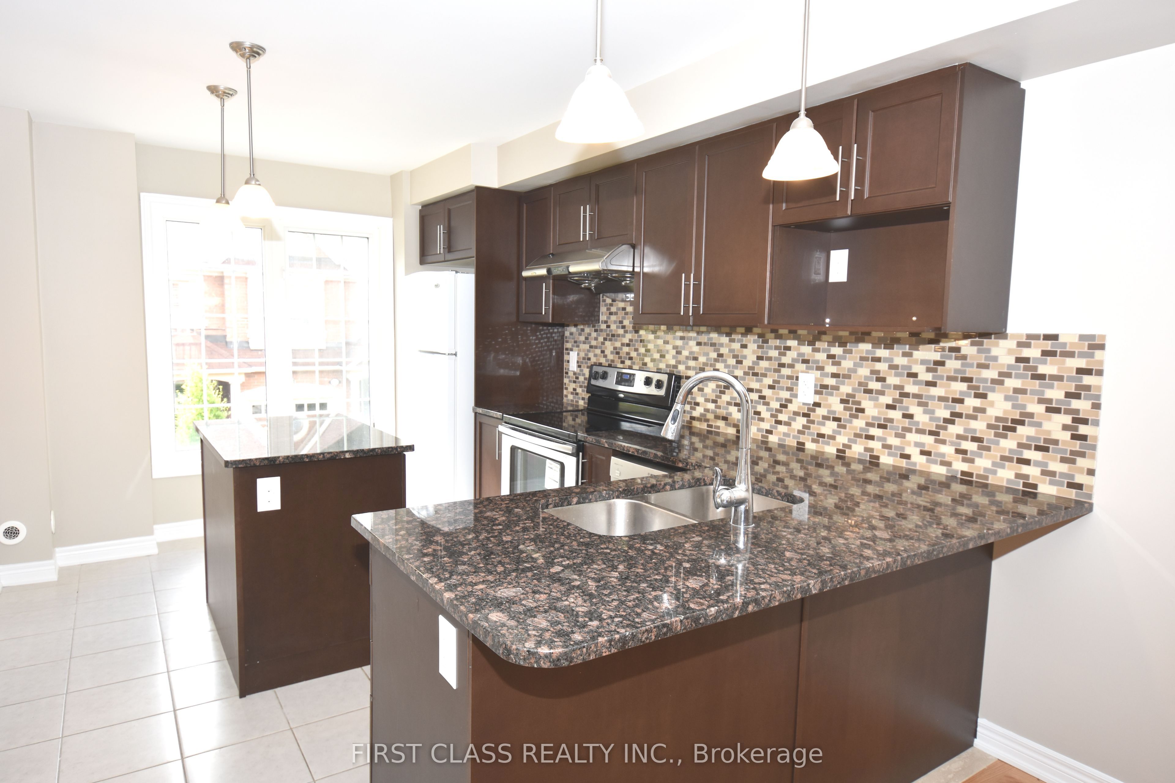 327 Doak Lane, Newmarket, ON L3Y 0A7 photo 5