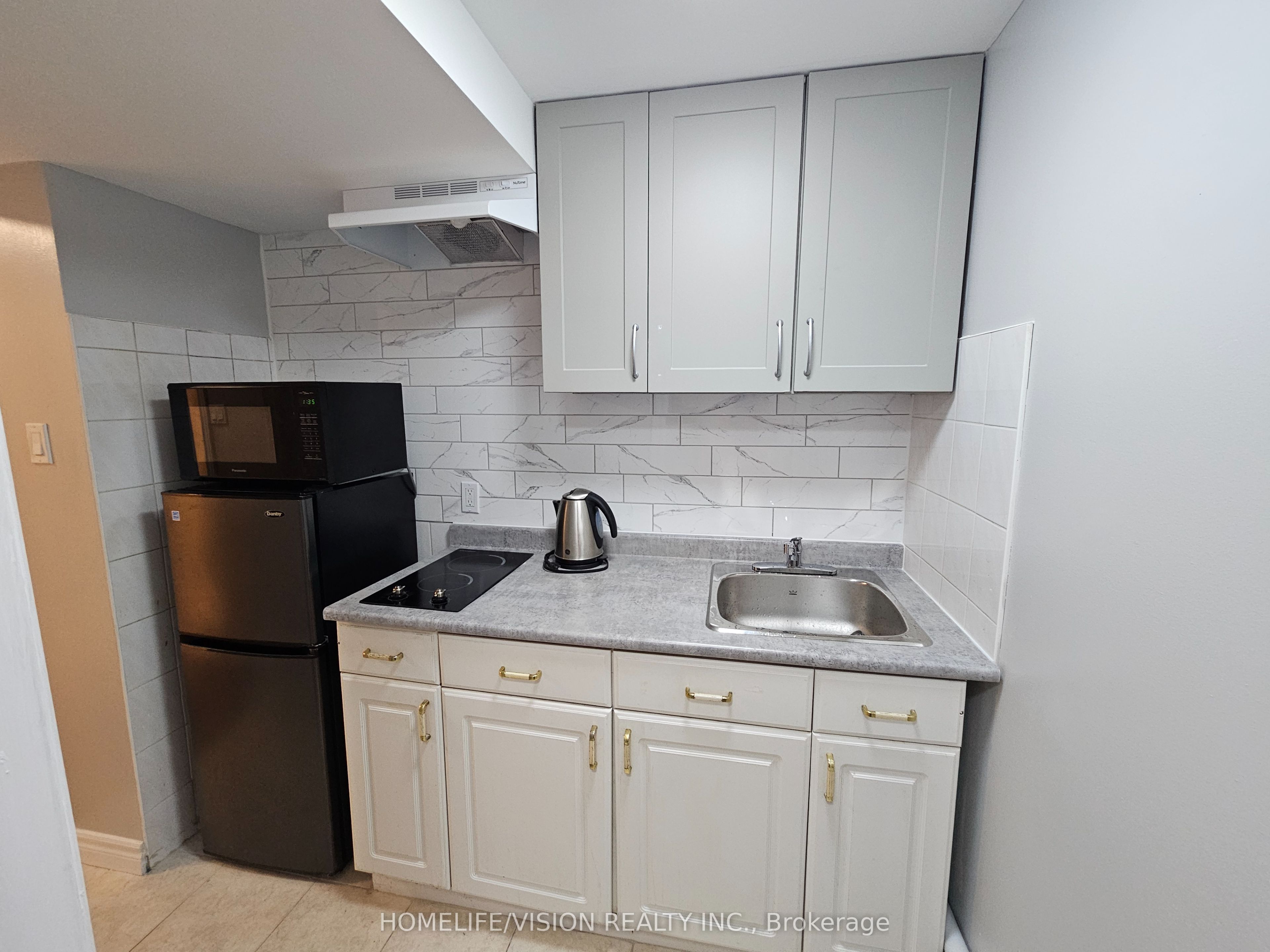 596 Skinner Avenue Lower, Newmarket, ON L3X 2A8 photo 2
