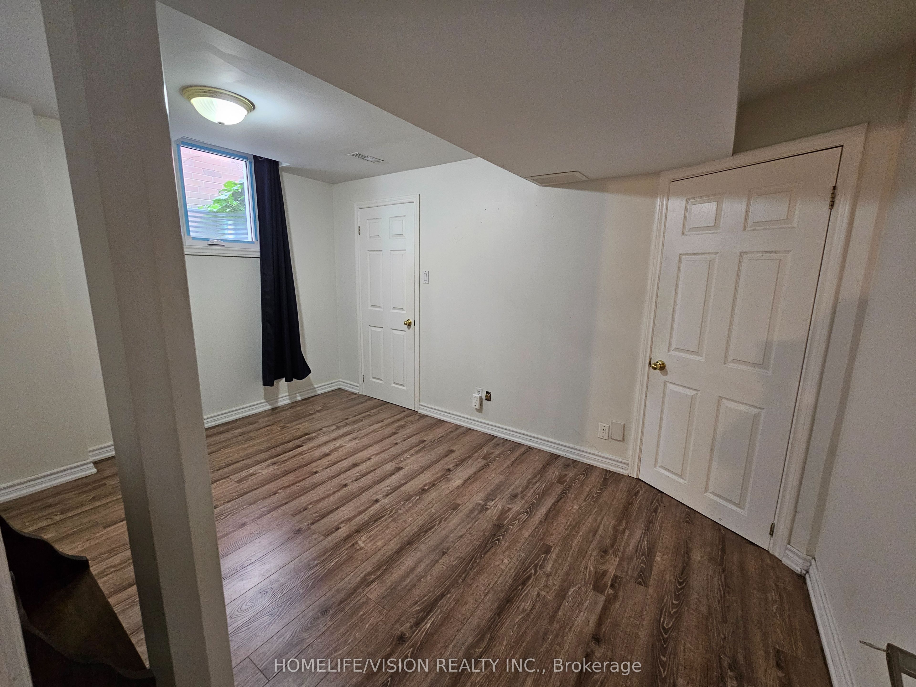 596 Skinner Avenue Lower, Newmarket, ON L3X 2A8 photo 3