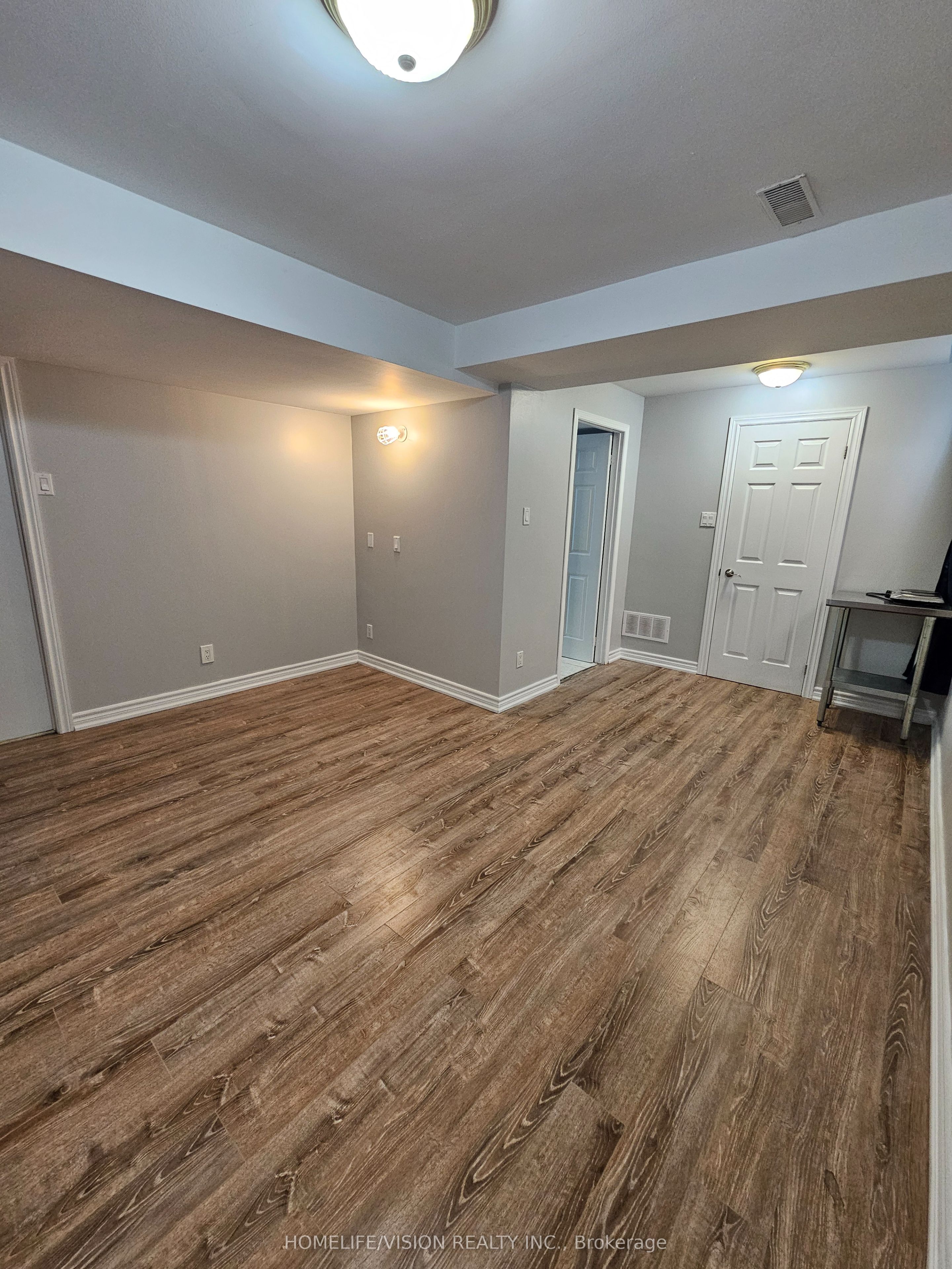 596 Skinner Avenue Lower, Newmarket, ON L3X 2A8 photo 4