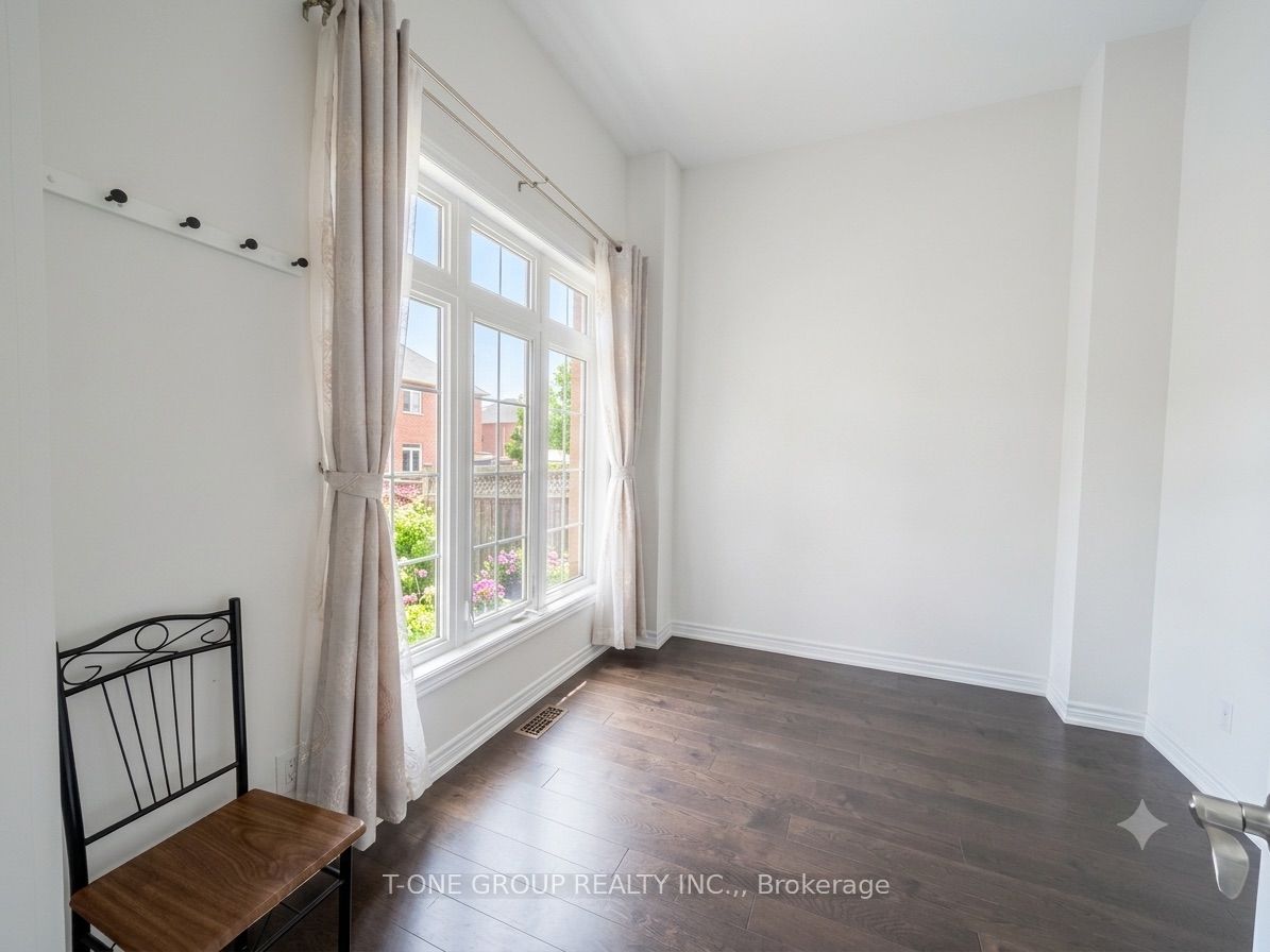 82 Fred Mclaren Boulevard, Markham, ON L6E 0L3 photo 3