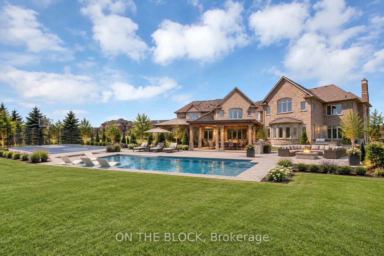 24 Whitewood Drive, Whitchurch-Stouffville, ON L4A 1R9 photo 2