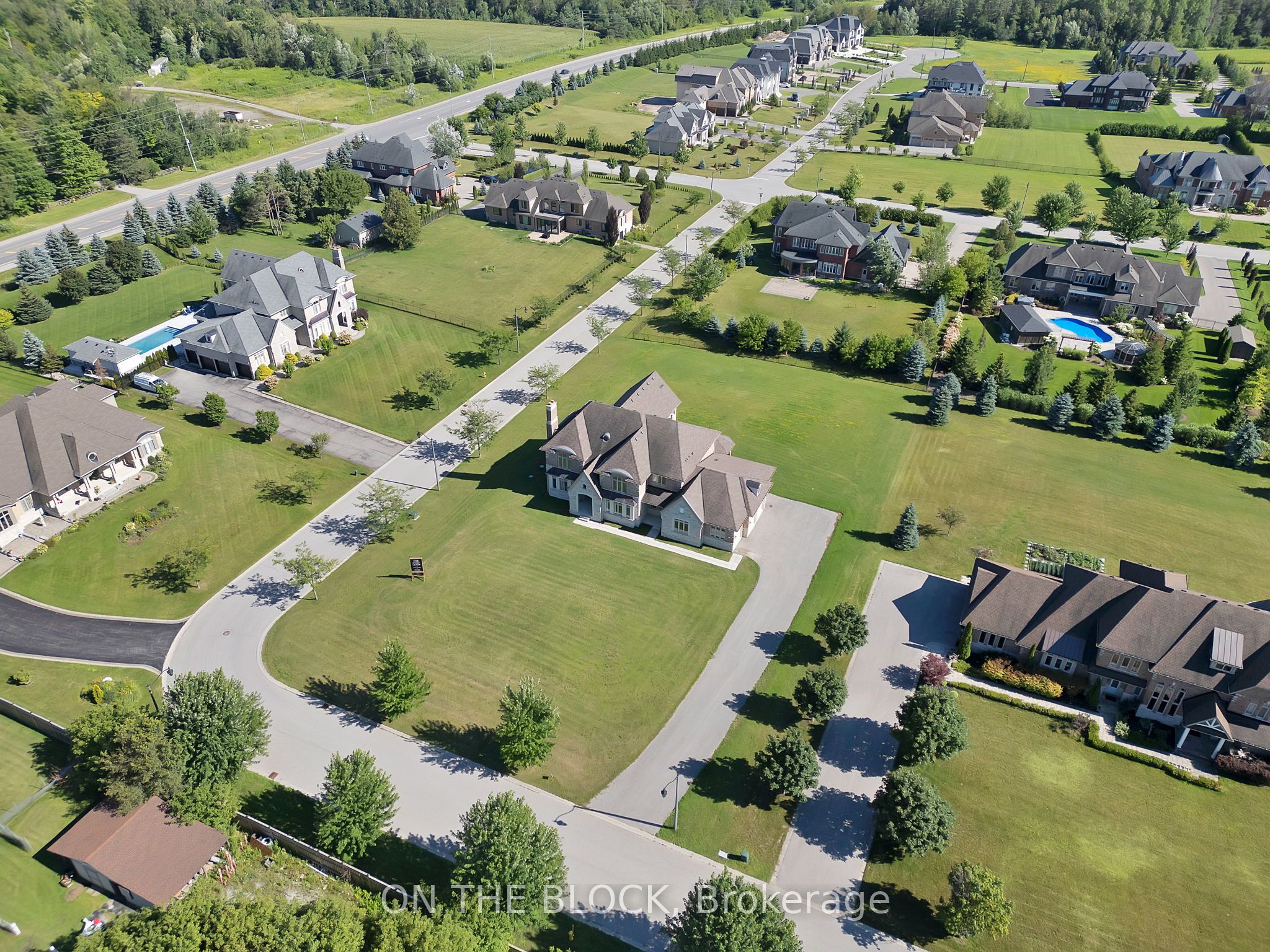 24 Whitewood Drive, Whitchurch-Stouffville, ON L4A 1R9 photo 3