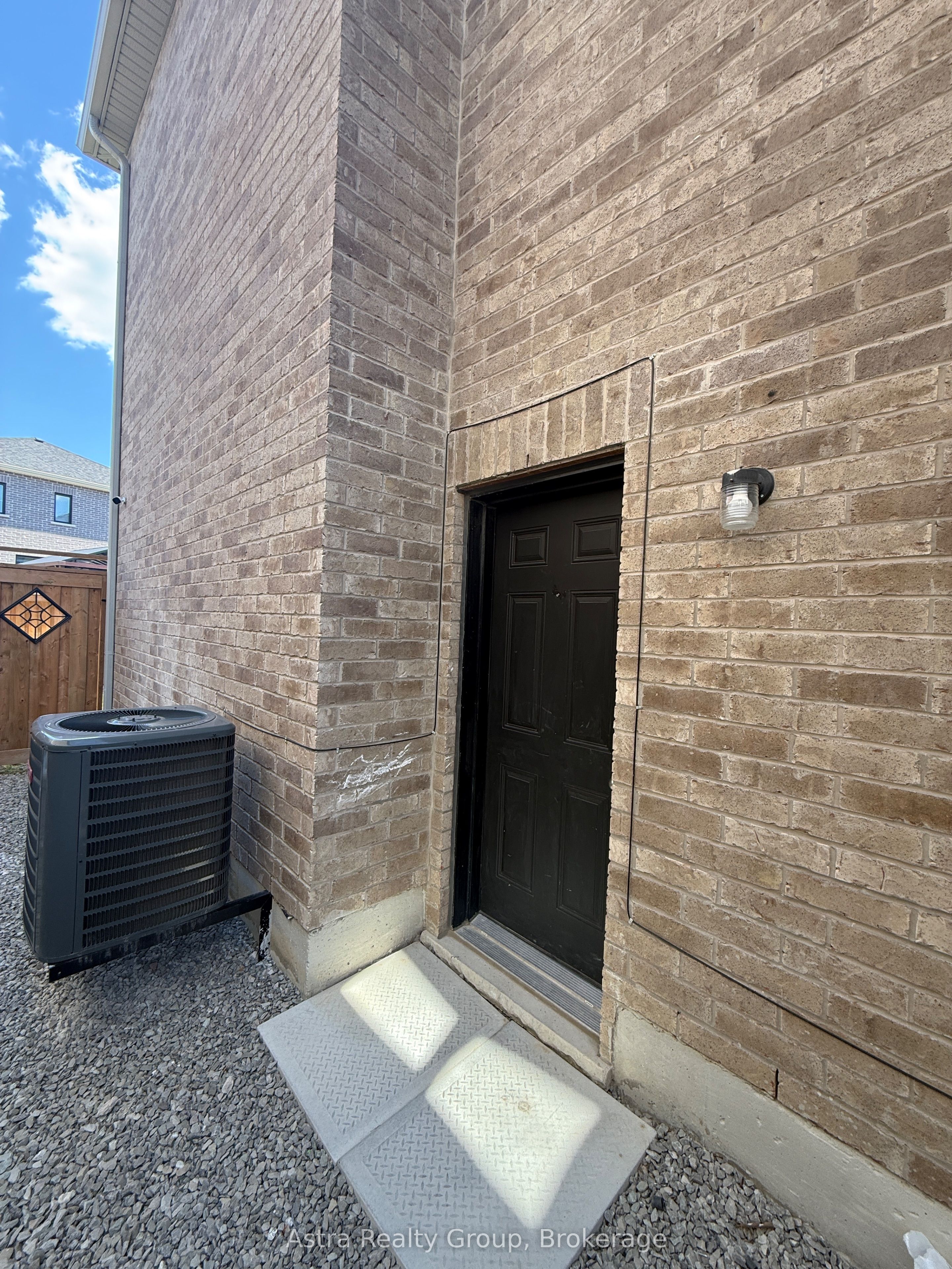 105 Coldwell Bay Circle, Vaughan, ON L4H 5E9 photo 2