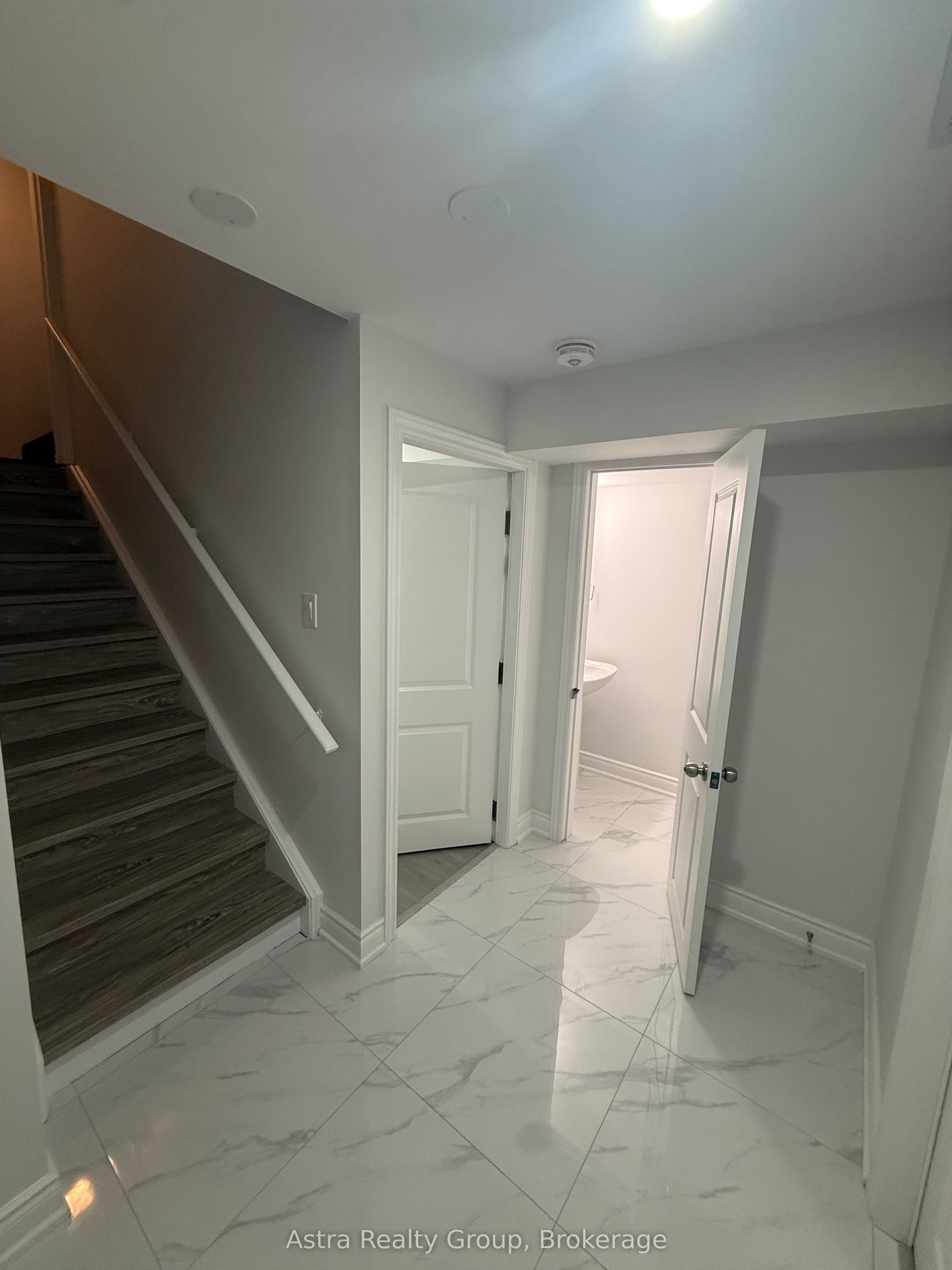 105 Coldwell Bay Circle, Vaughan, ON L4H 5E9 photo 4