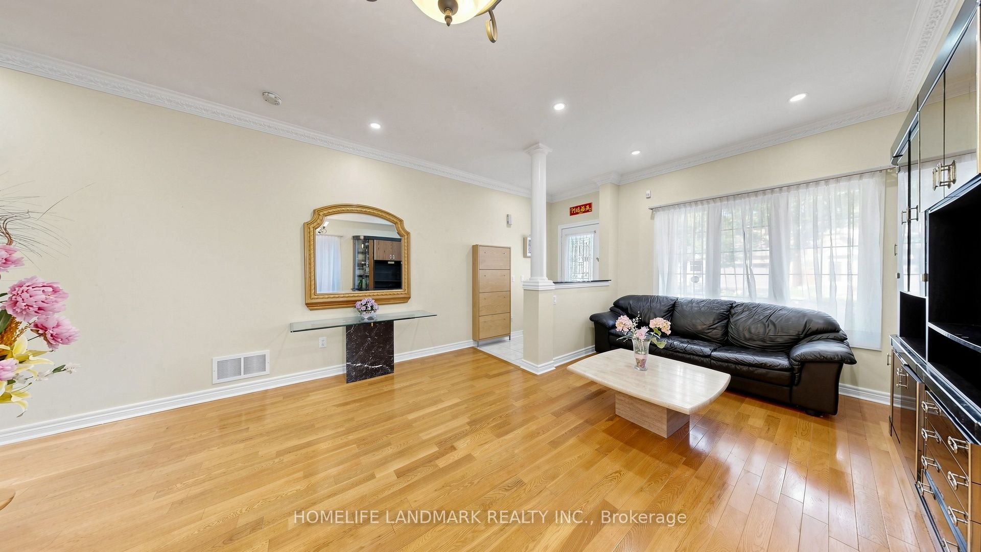 220 Williamson Road, Markham, ON L6E 1S2 photo 3