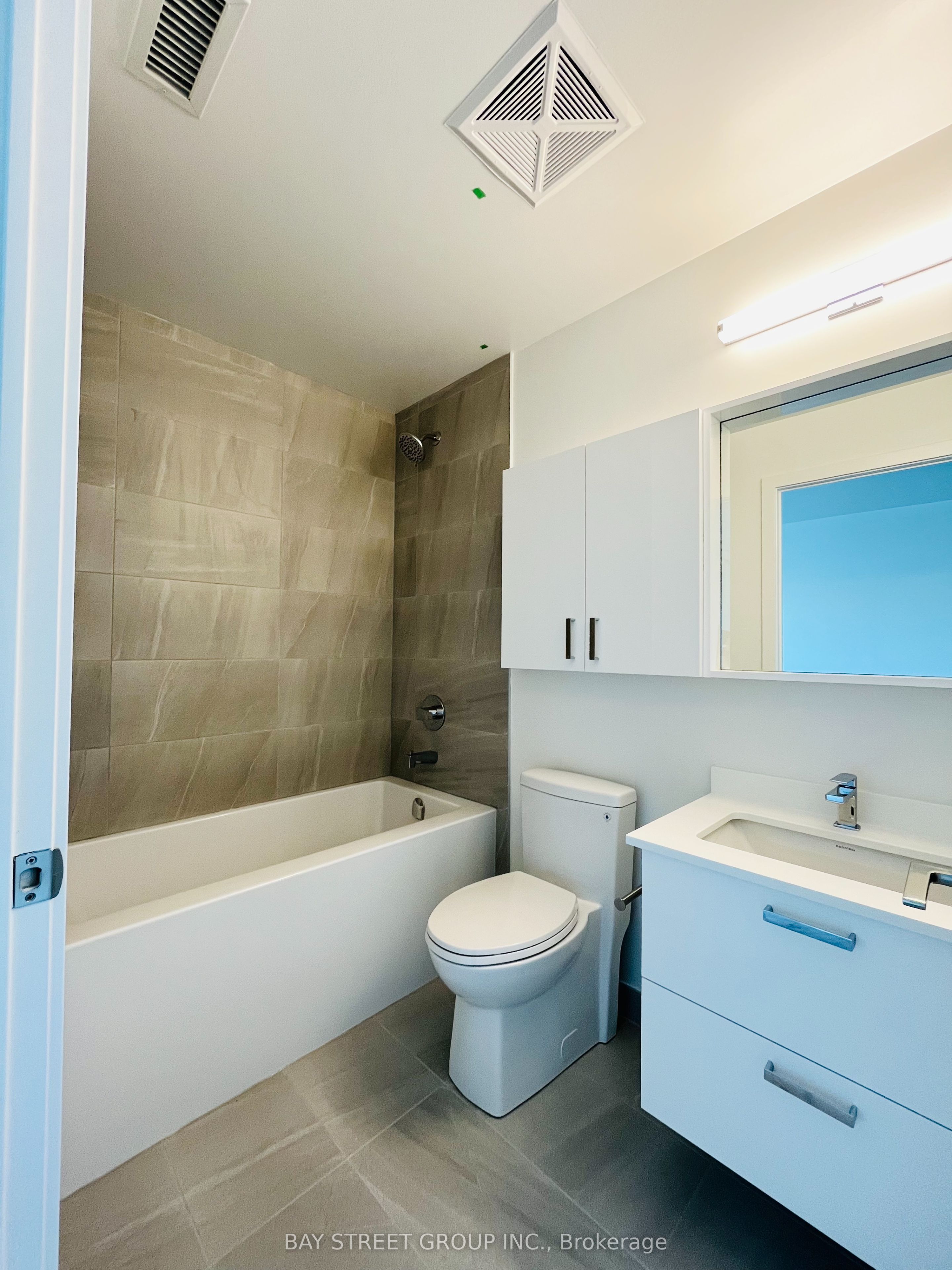 50 Upper Mall Way B1508, Vaughan, ON L4J 0B8 photo 4