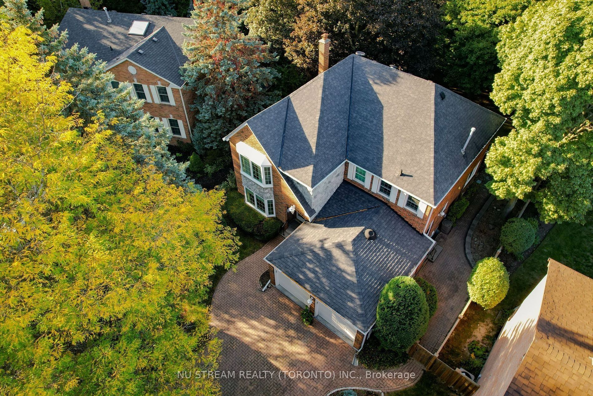 8 Roverdale Court, Markham, ON L3R 7K7 photo 2