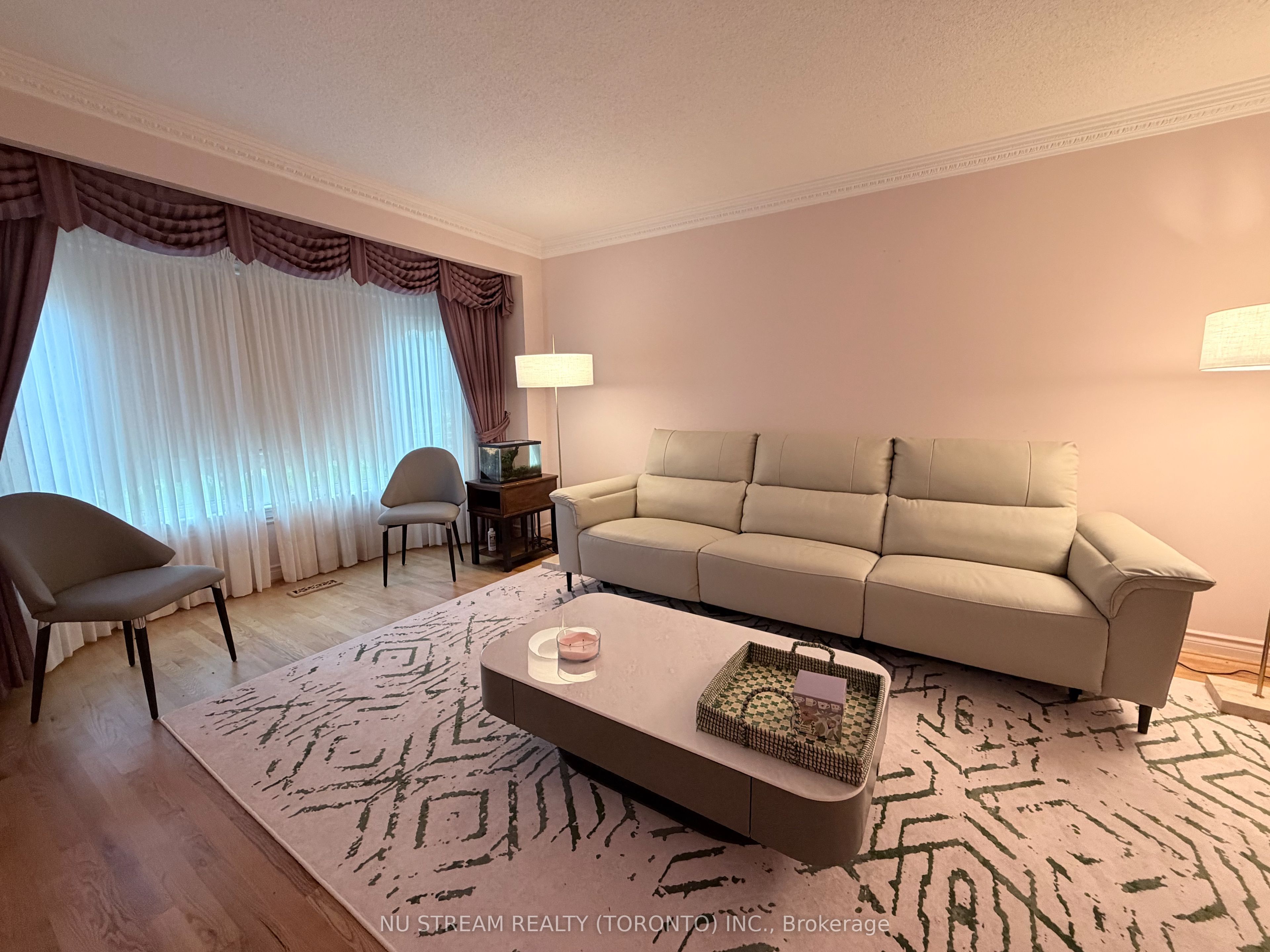 8 Roverdale Court, Markham, ON L3R 7K7 photo 3