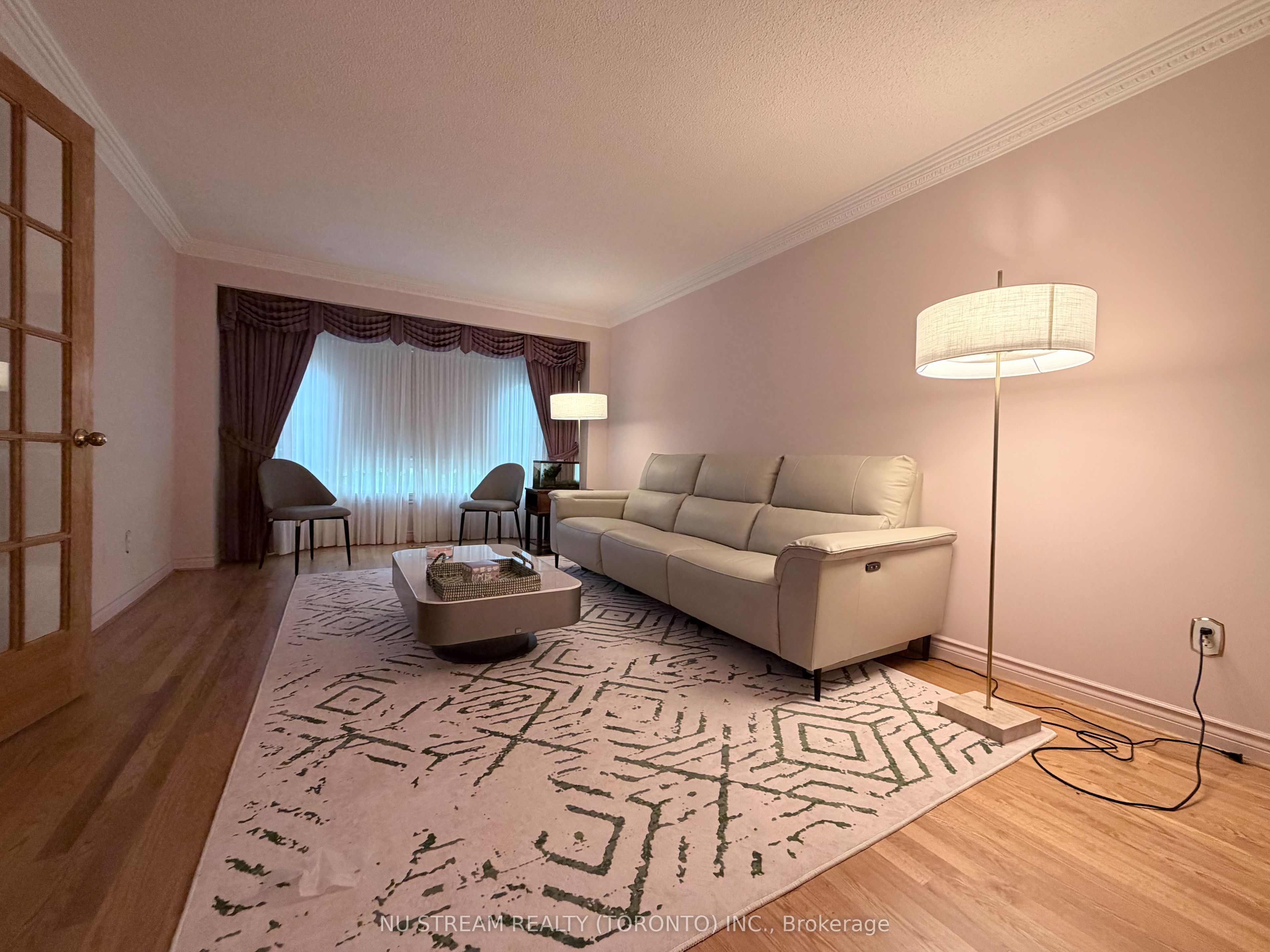8 Roverdale Court, Markham, ON L3R 7K7 photo 4