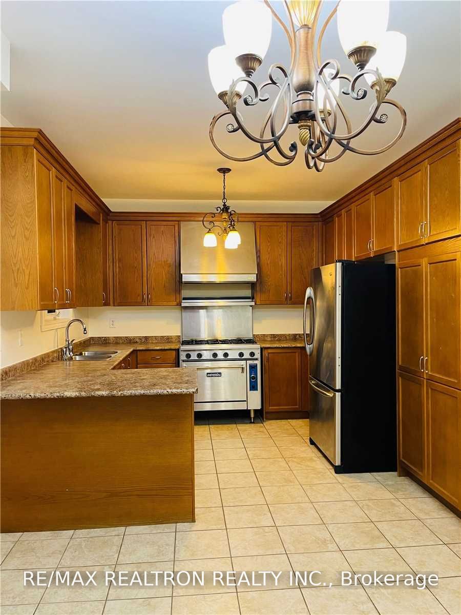 35 Basilica Drive, Vaughan, ON L4H 3G4 photo 2