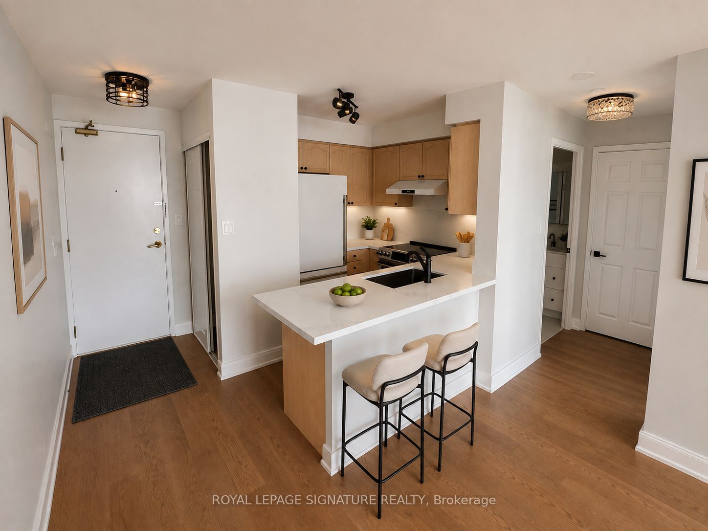 51 Baffin Court 815, Richmond Hill, ON L4B 4P6