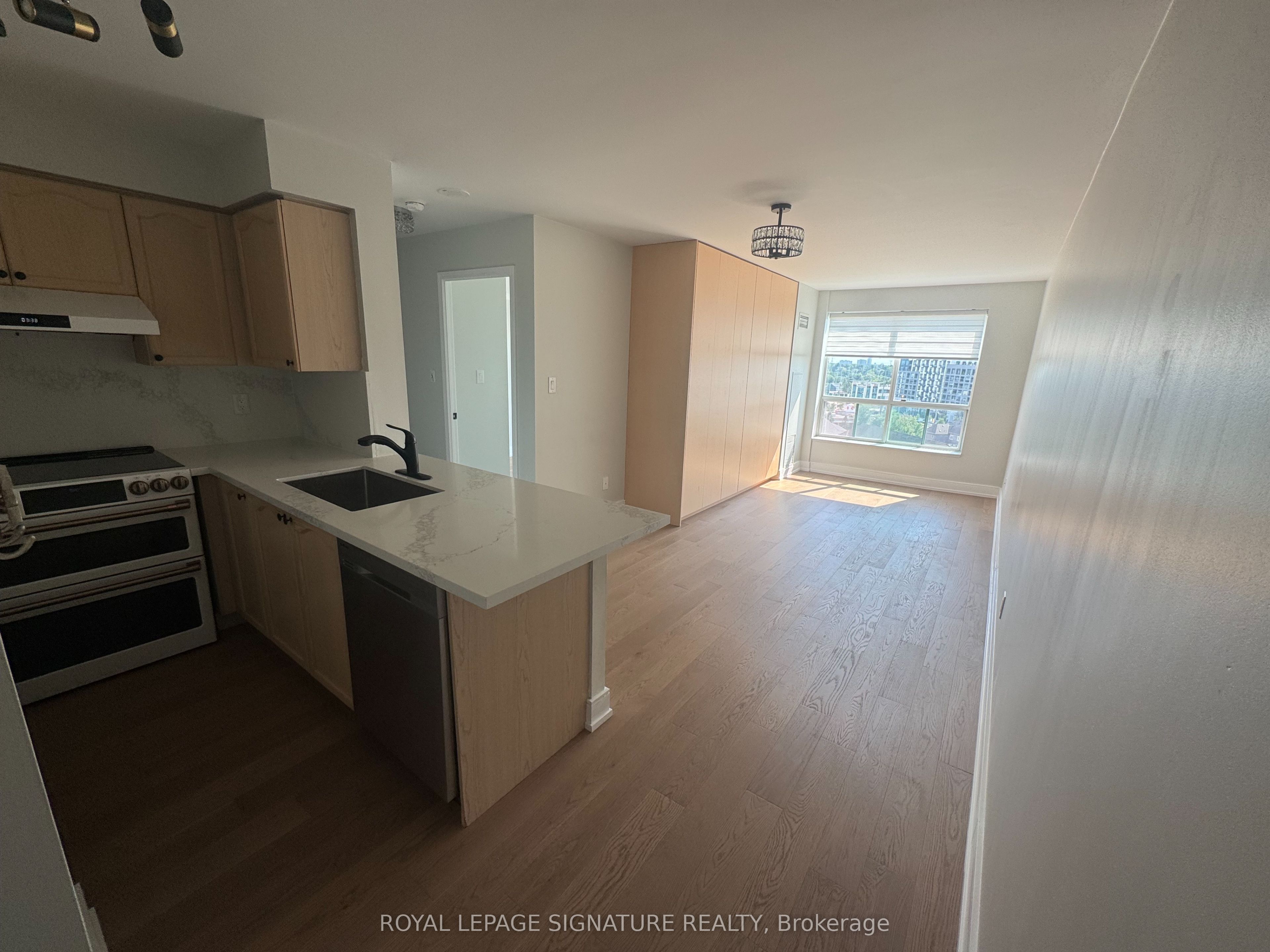 51 Baffin Court 815, Richmond Hill, ON L4B 4P6 photo 3