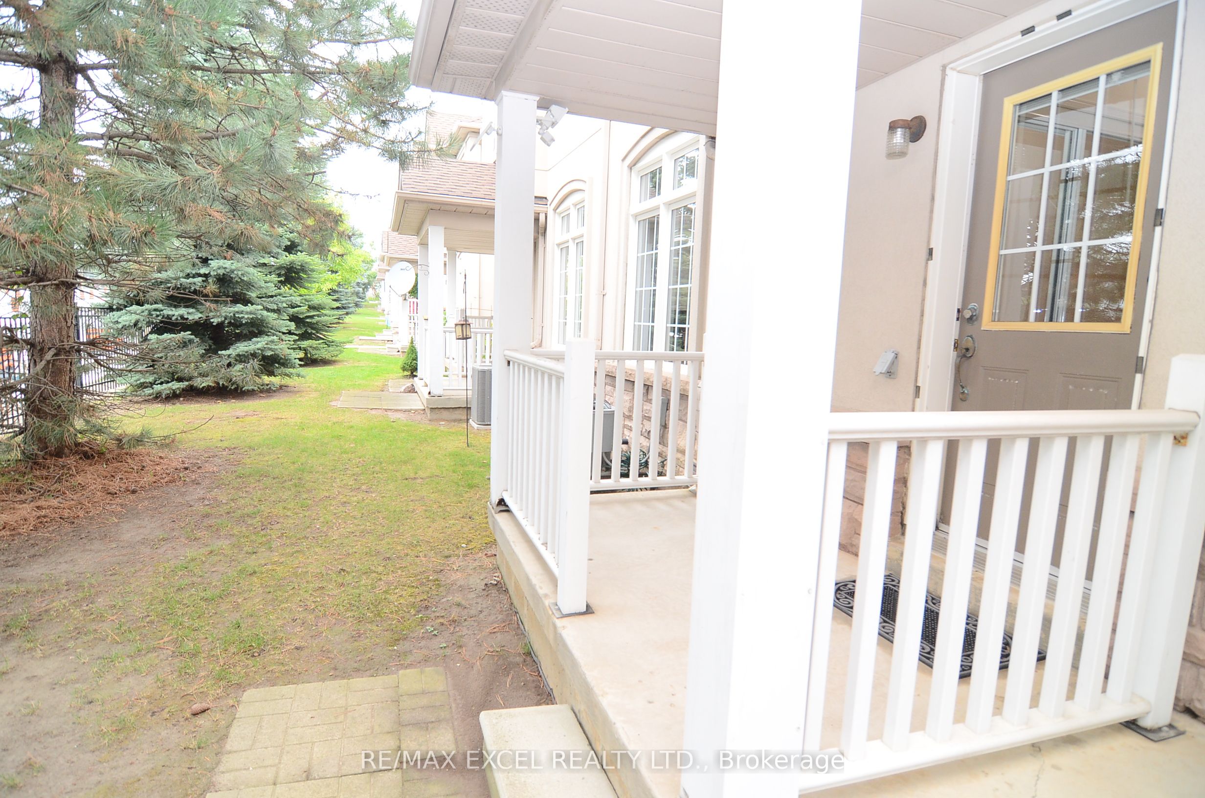 10 Post Oak Drive 21, Richmond Hill, ON L4E 4H7 photo 3
