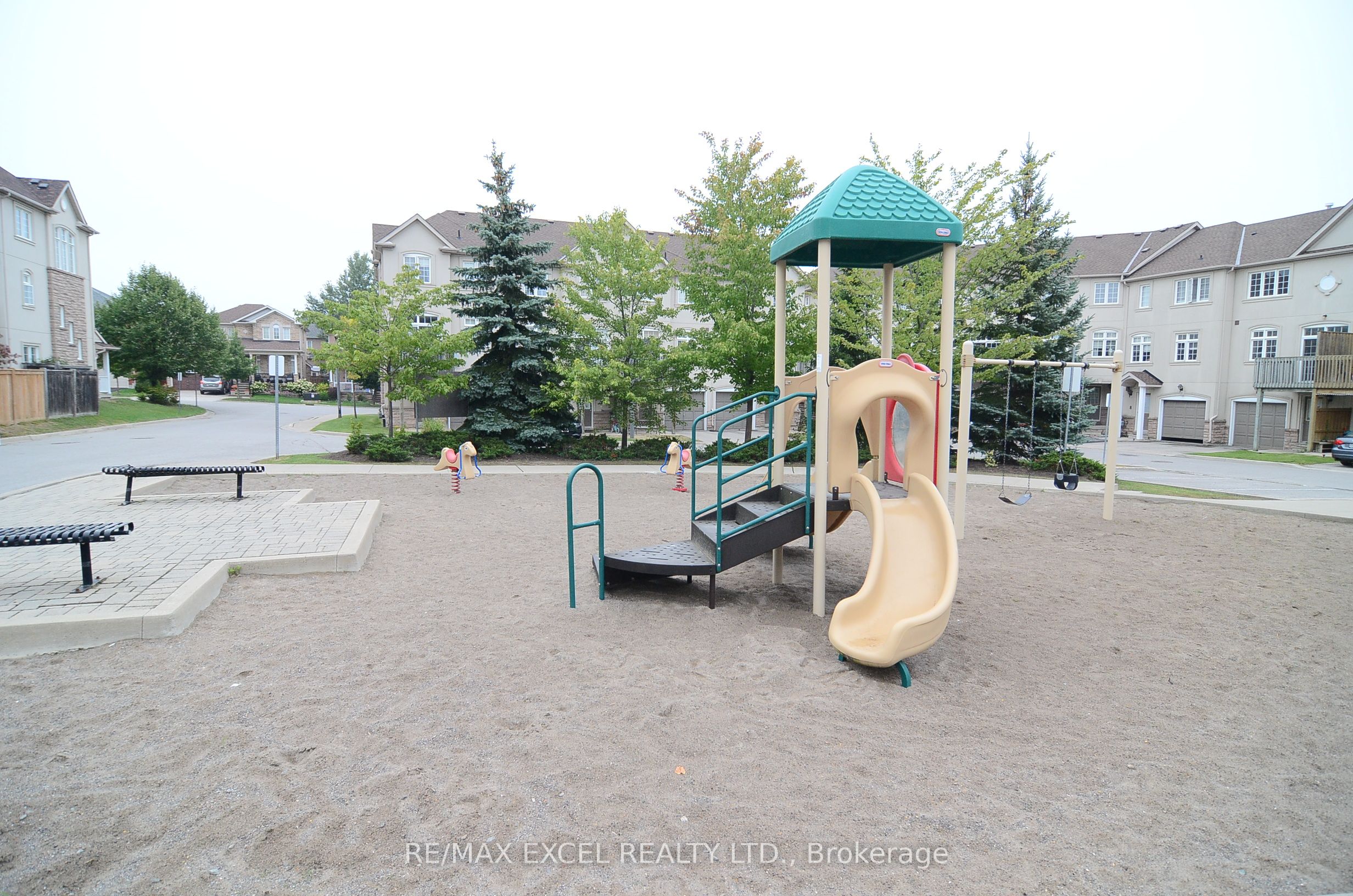 10 Post Oak Drive 21, Richmond Hill, ON L4E 4H7 photo 4