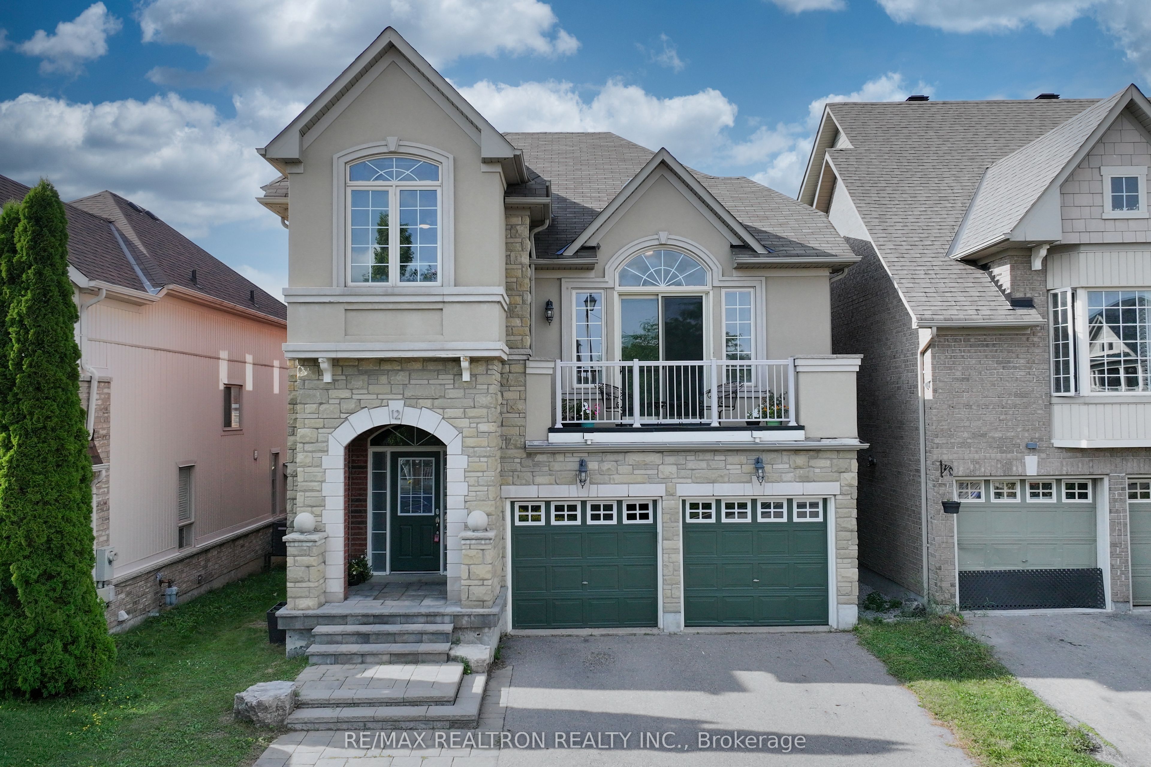 12 Cozens Drive, Richmond Hill, ON L4E 4W3 photo 2