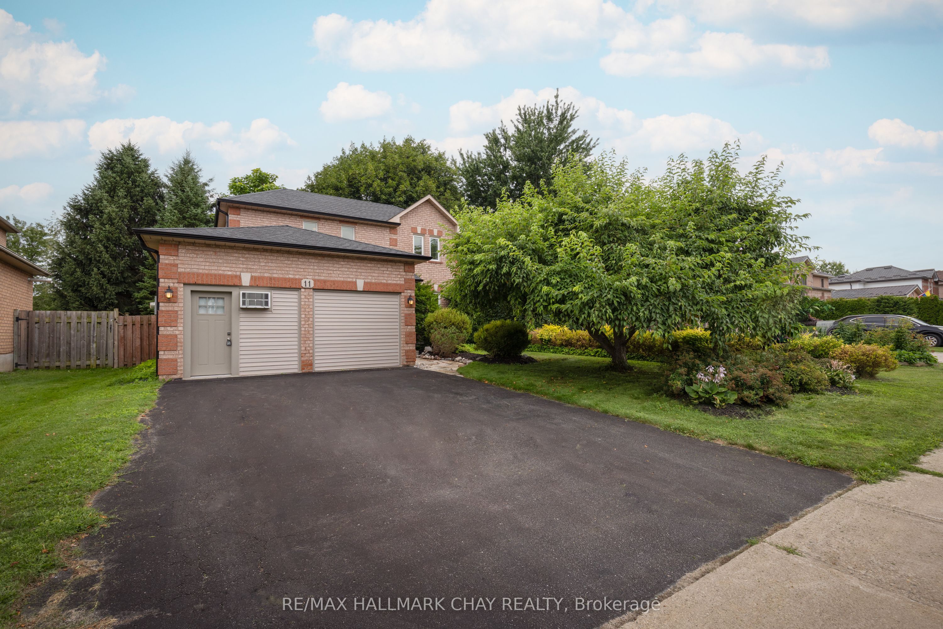 11 Dugdale Avenue, New Tecumseth, ON L0G 1A0
