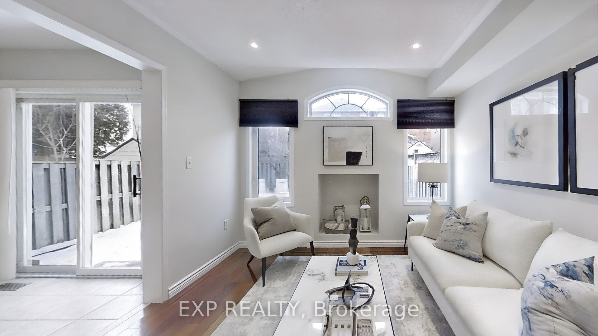 8 Hacienda Drive, Richmond Hill, ON L4E 3X1 photo 4