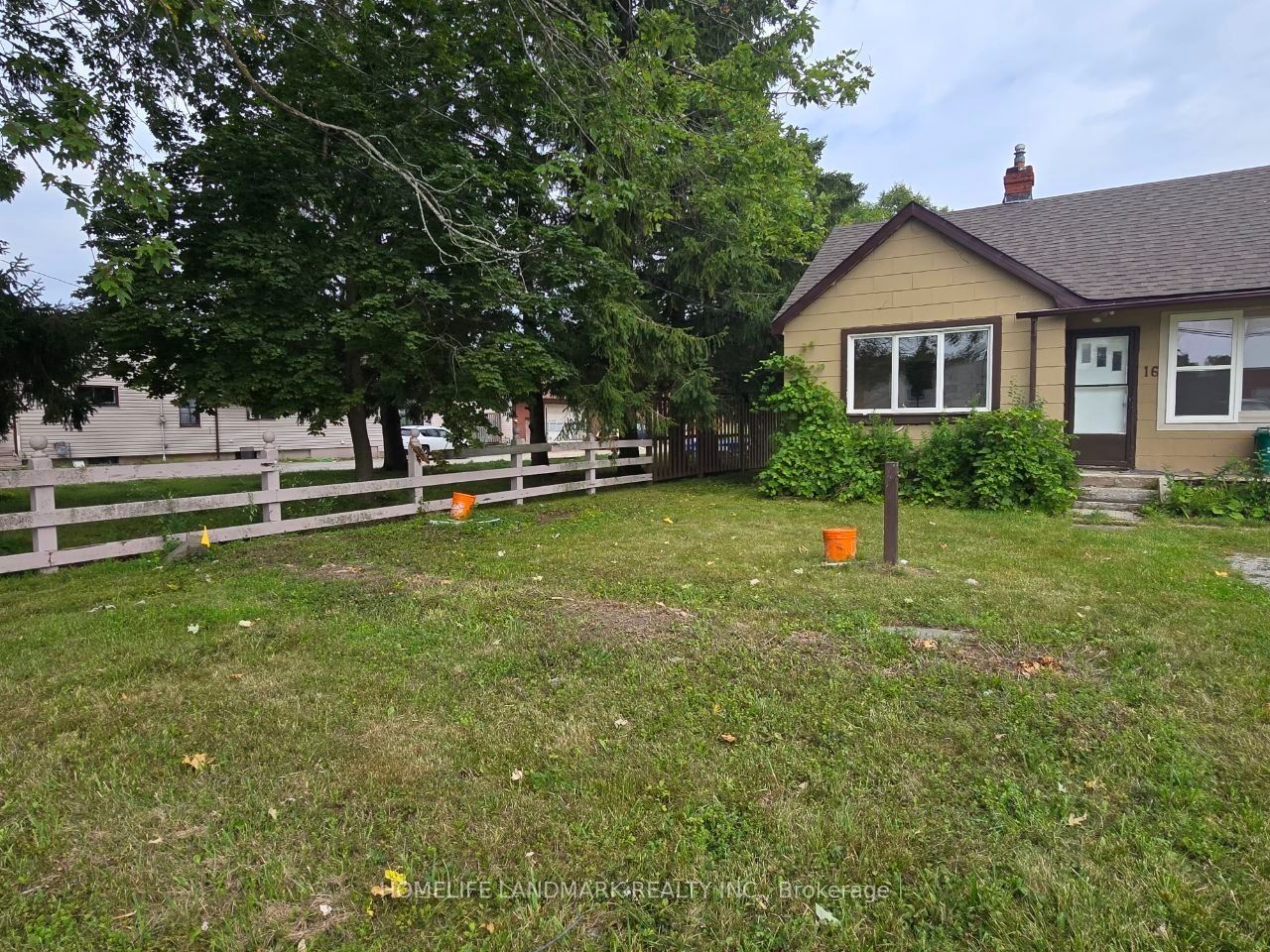16 Elm Grove Avenue, Richmond Hill, ON L4E 2T2 photo 2