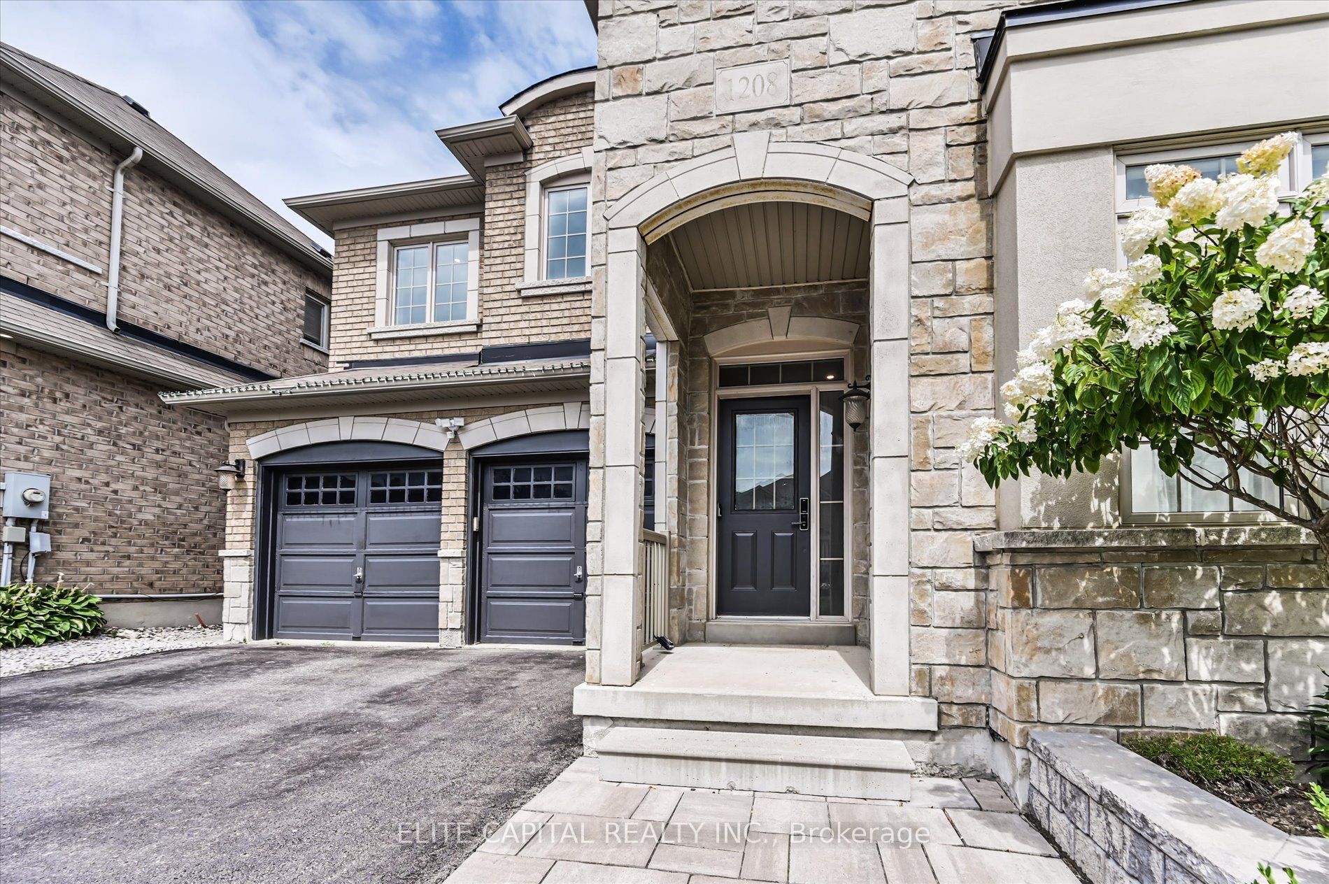 1208 Atkins Drive, Newmarket, ON L3X 0E1 photo 2