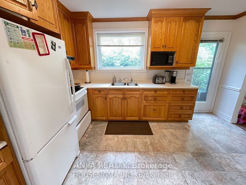 46 Seaton Drive W, Aurora, ON L4G 2K3 photo 4