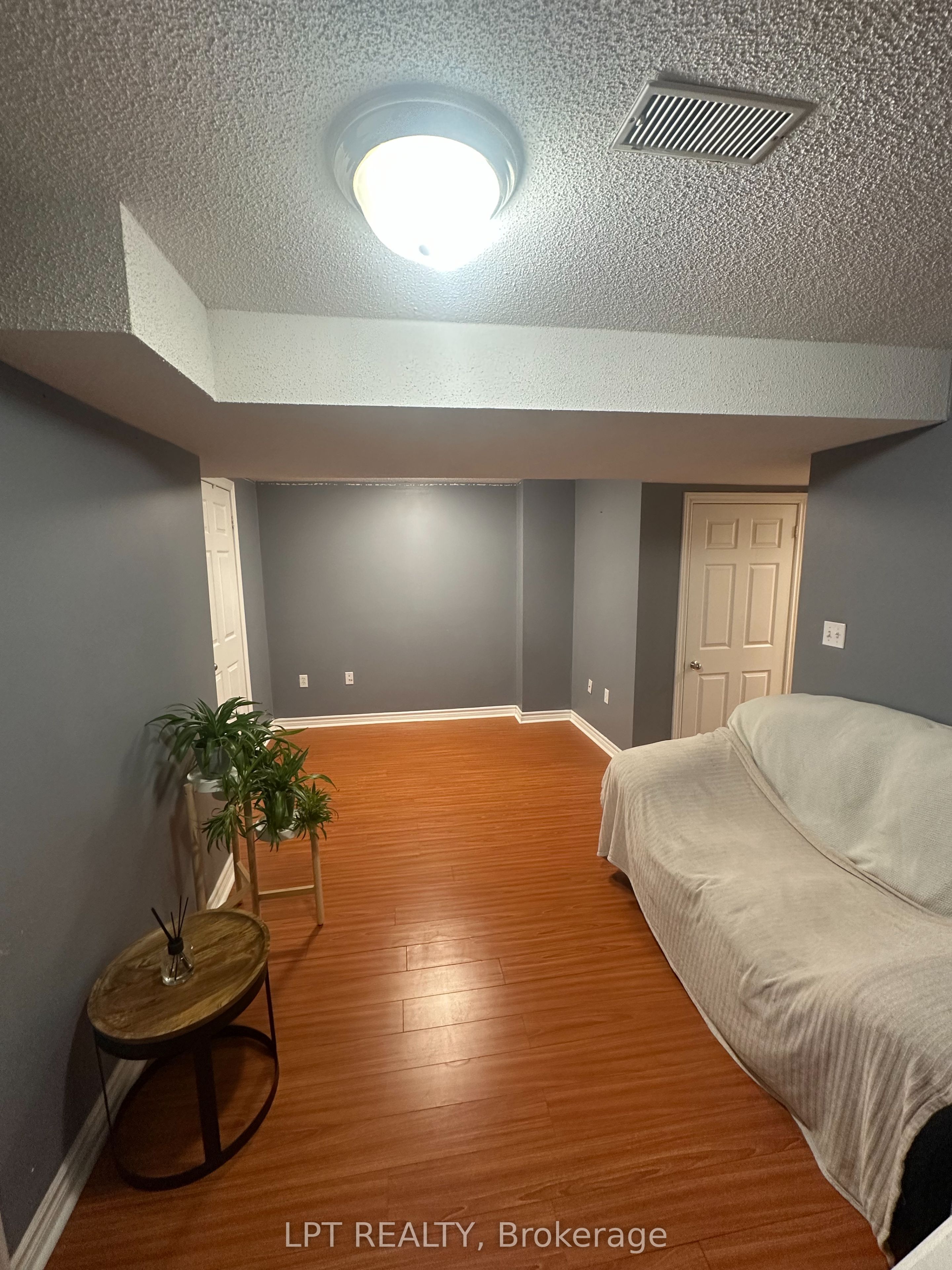 33 Kenborough Court Bsmt, Markham, ON L3S 3P3 photo 2