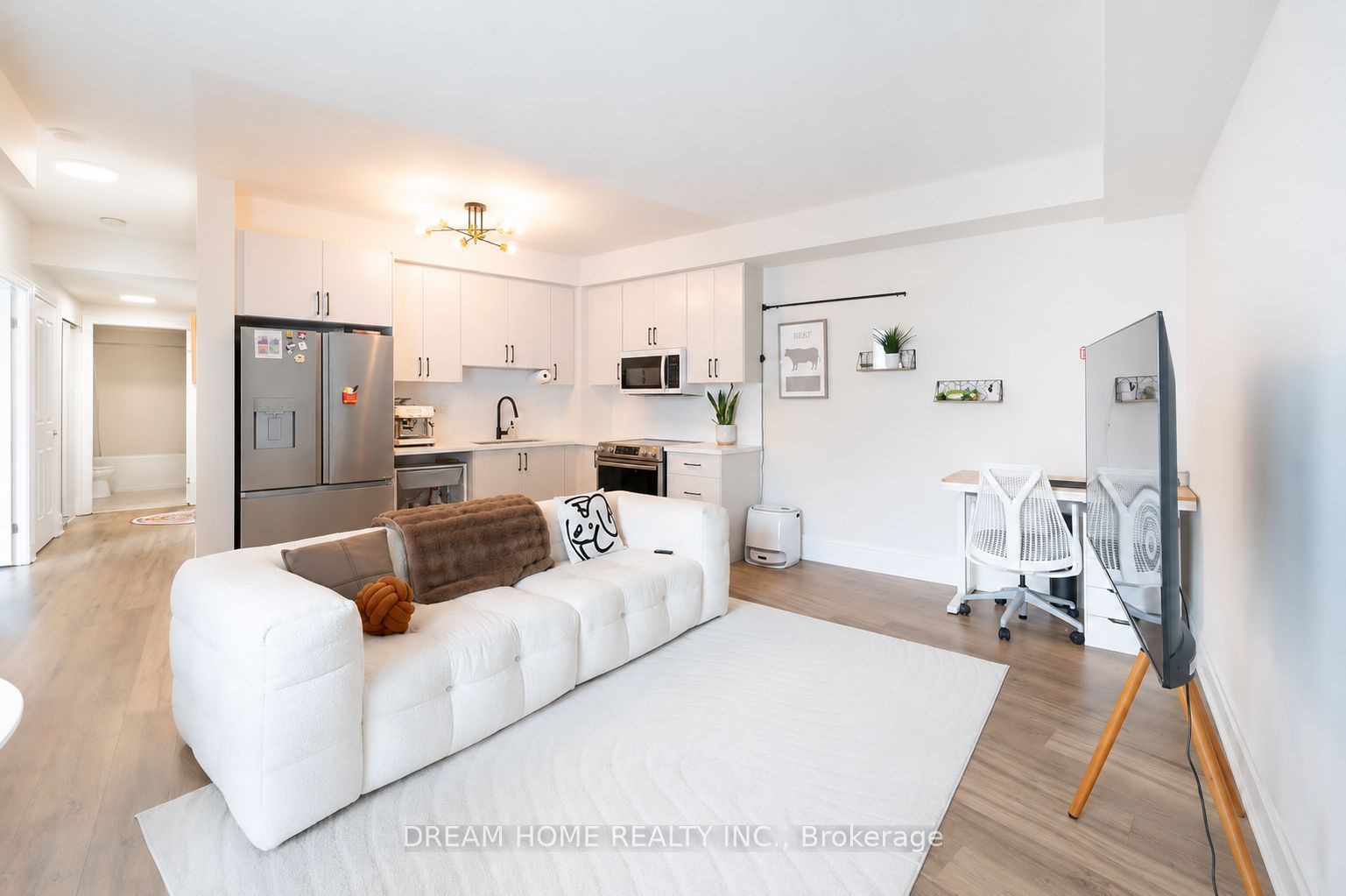 151 Upper Duke Crescent 216, Markham, ON L6G 0E1
