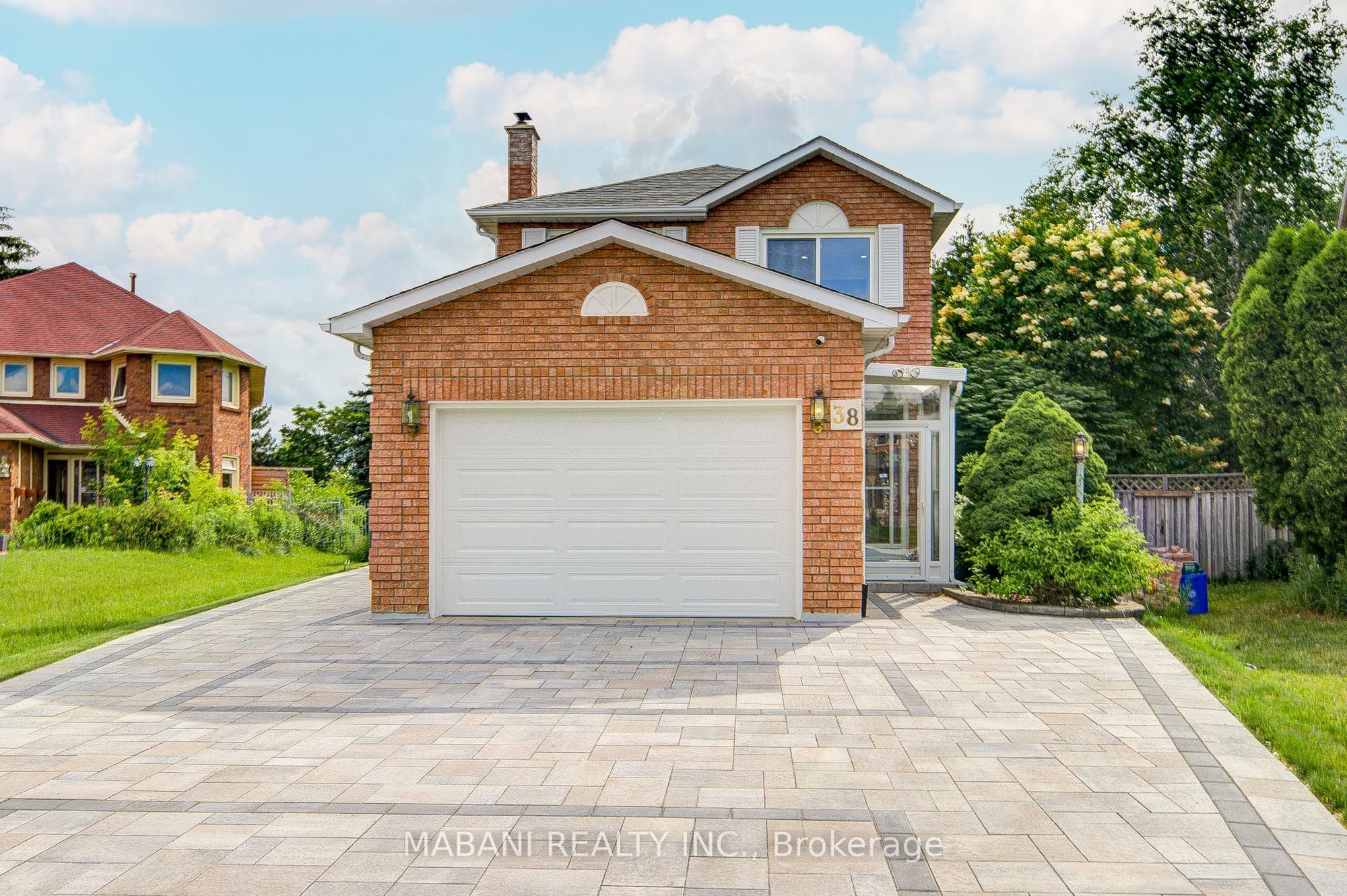 38 Marchwood Crescent, Richmond Hill, ON L4C 8M5 photo 2