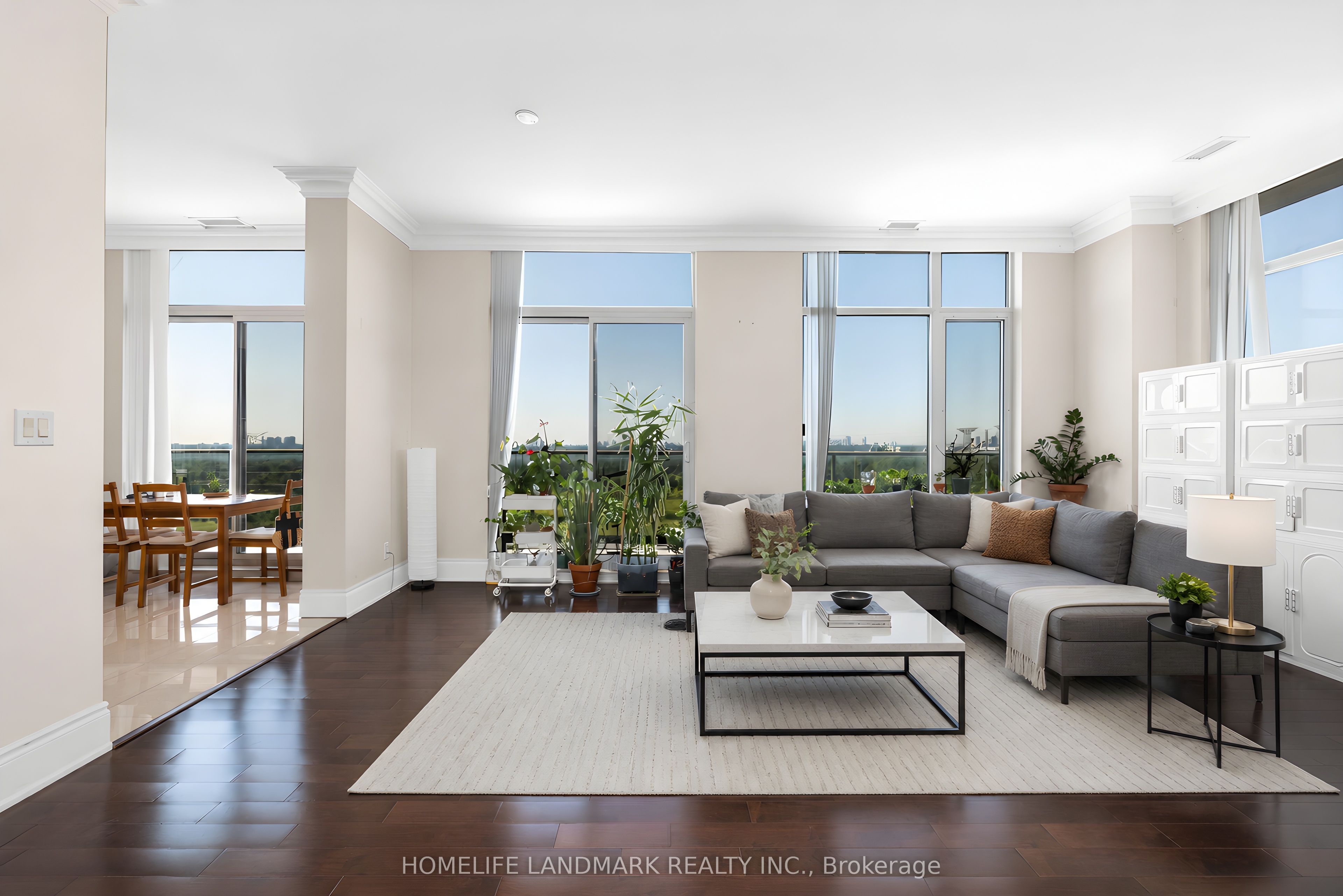 325 South Park Road 325-PH9, Markham, ON L3T 0B8