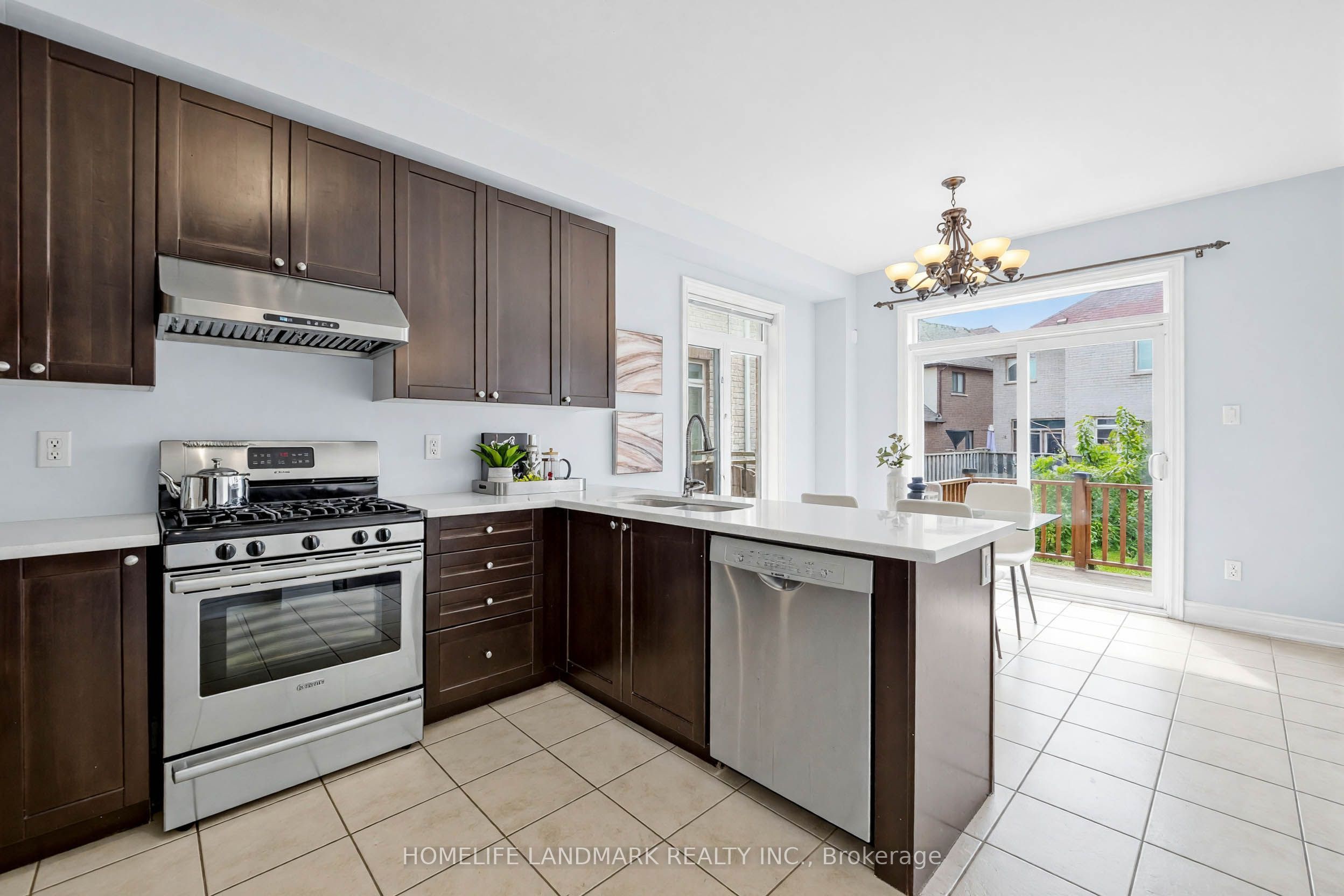 28 Danpatrick Drive, Richmond Hill, ON L4S 2S7 photo 5