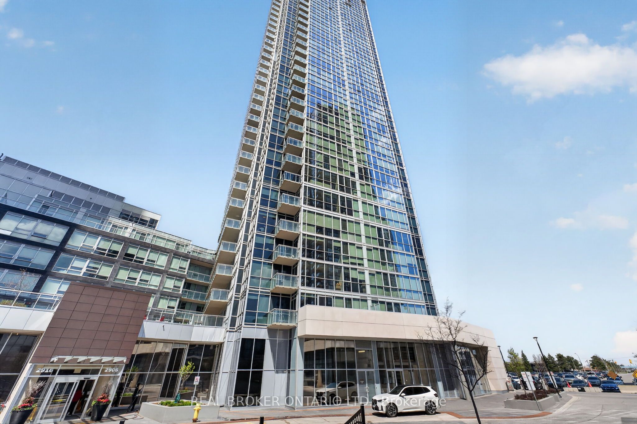 2908 Highway 7 Avenue 703, Vaughan, ON L4K 0K5