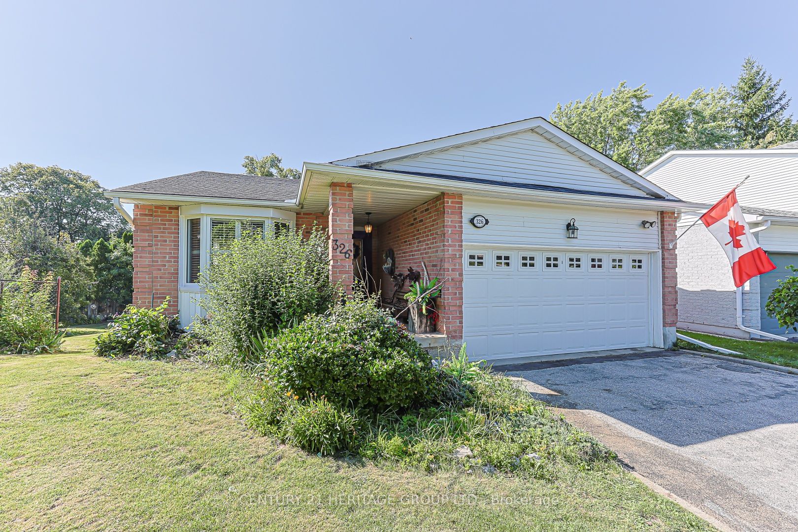 326 Darlington Crescent, Newmarket, ON L3Y 6N4