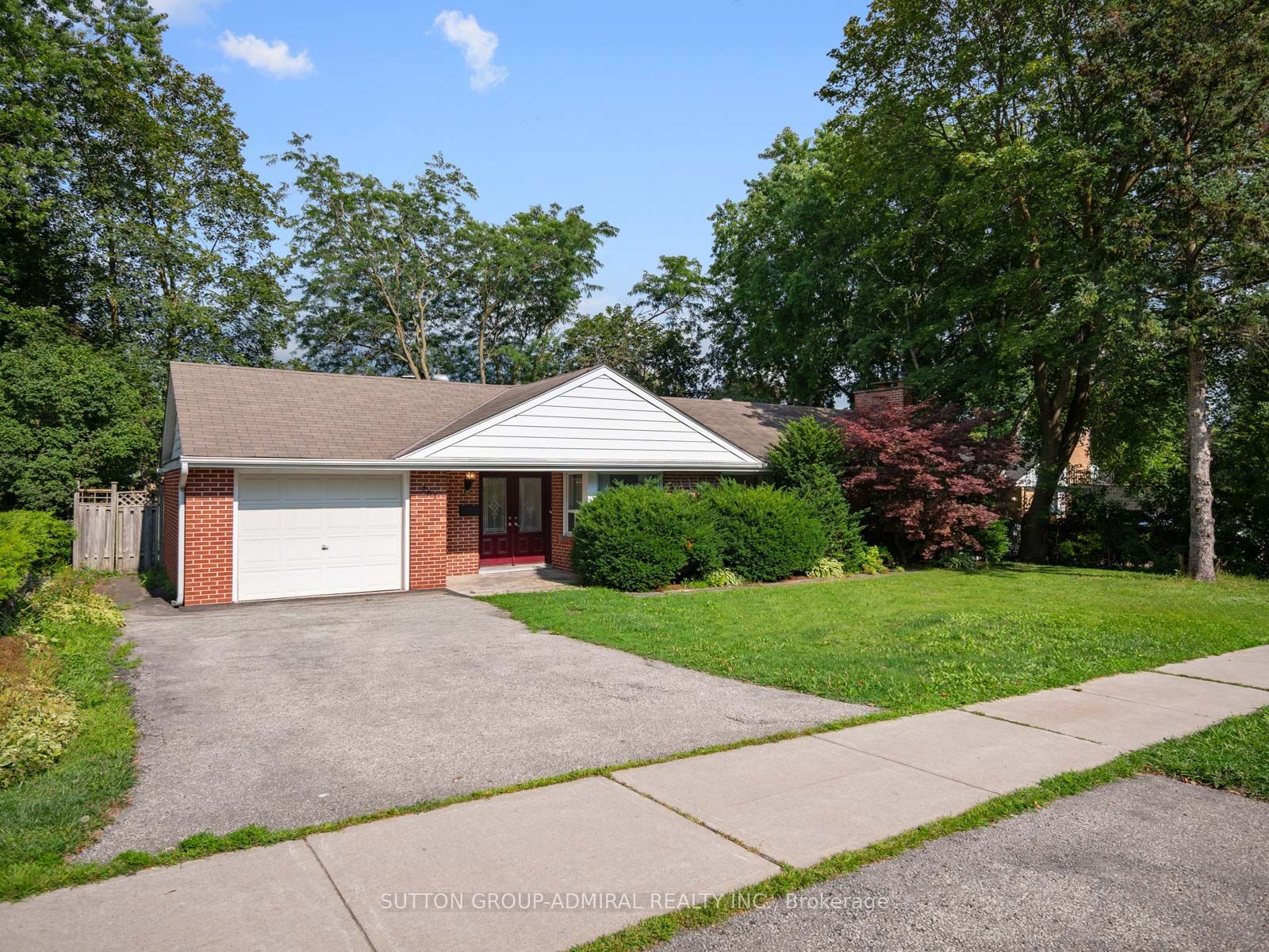 261 Carol Avenue, Newmarket, ON L3Y 4T2