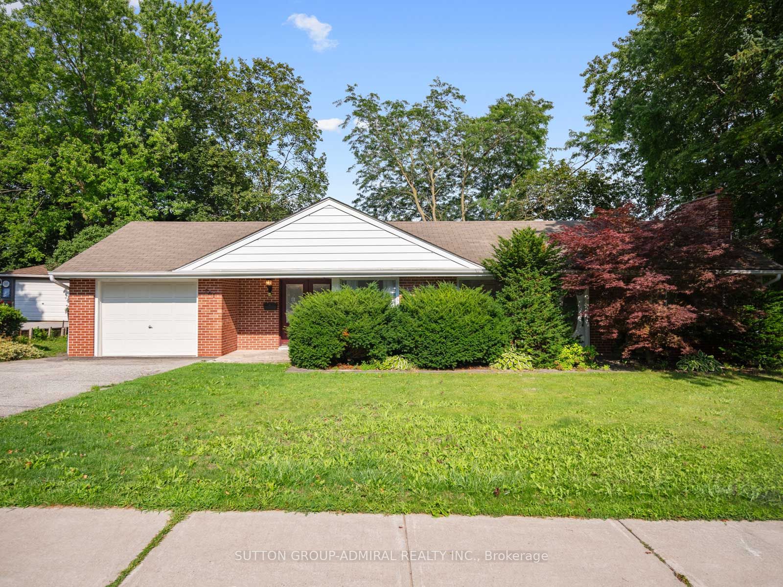 261 Carol Avenue, Newmarket, ON L3Y 4T2 photo 2