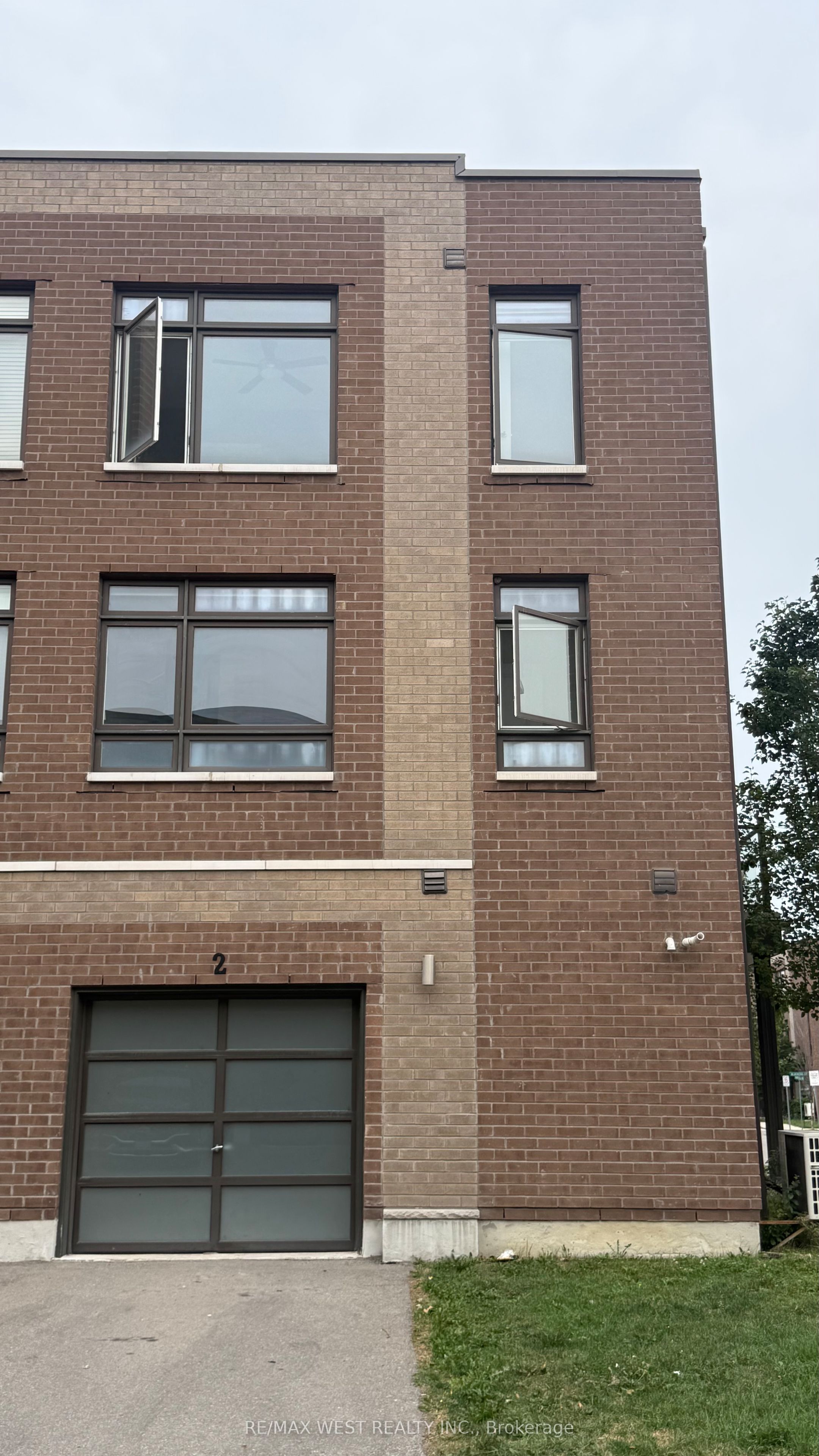 2 Lochlin Street, Vaughan, ON L4L 0M1 photo 2