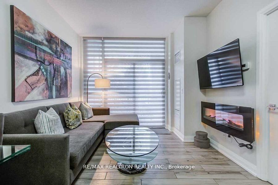 75 North Park Road 105, Vaughan, ON L4J 0H8 photo 5