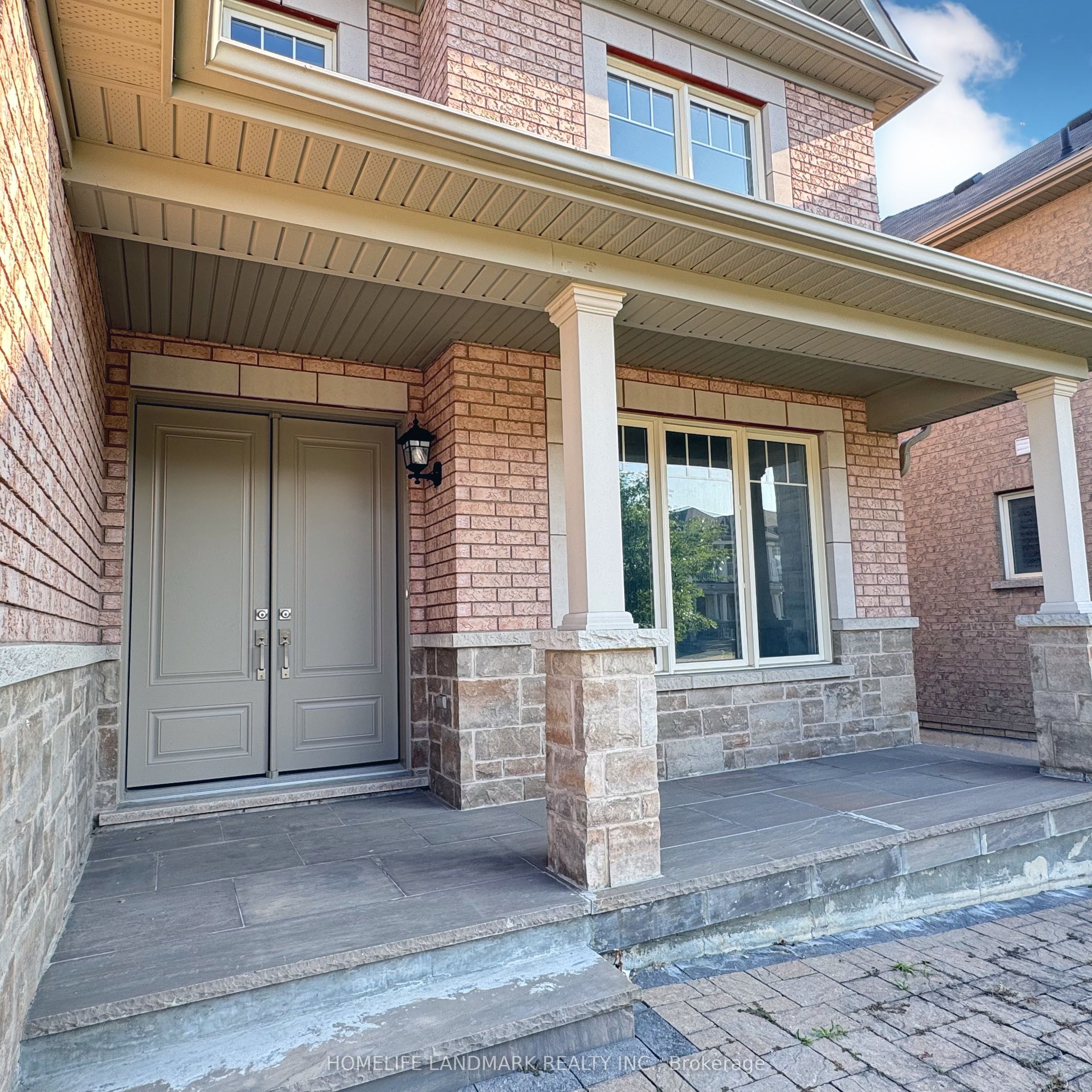 32 Philips Lake Court, Richmond Hill, ON L4E 0S8 photo 2