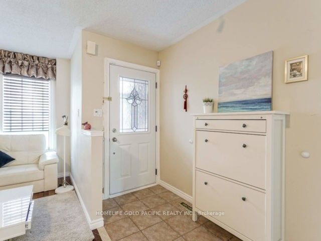 62 Baffin Court, Richmond Hill, ON L4B 4J7 photo 2