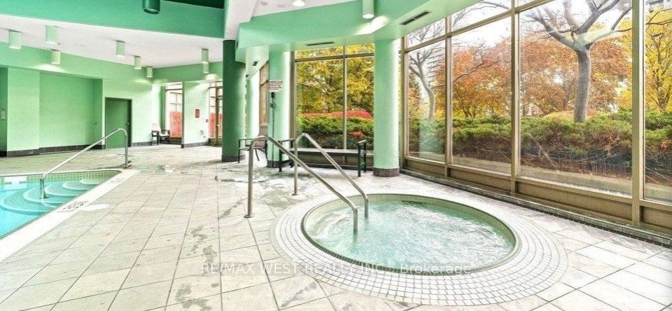 7 Townsgate Drive 1408, Vaughan, ON L4J 7Z9 photo 3