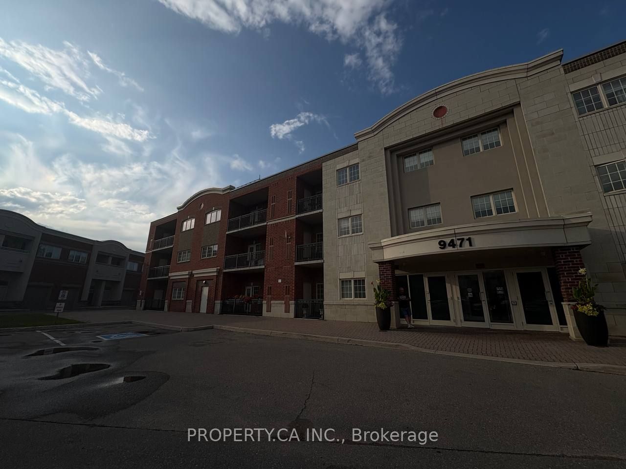 9471 Jane Street 106, Vaughan, ON L6A 4J2