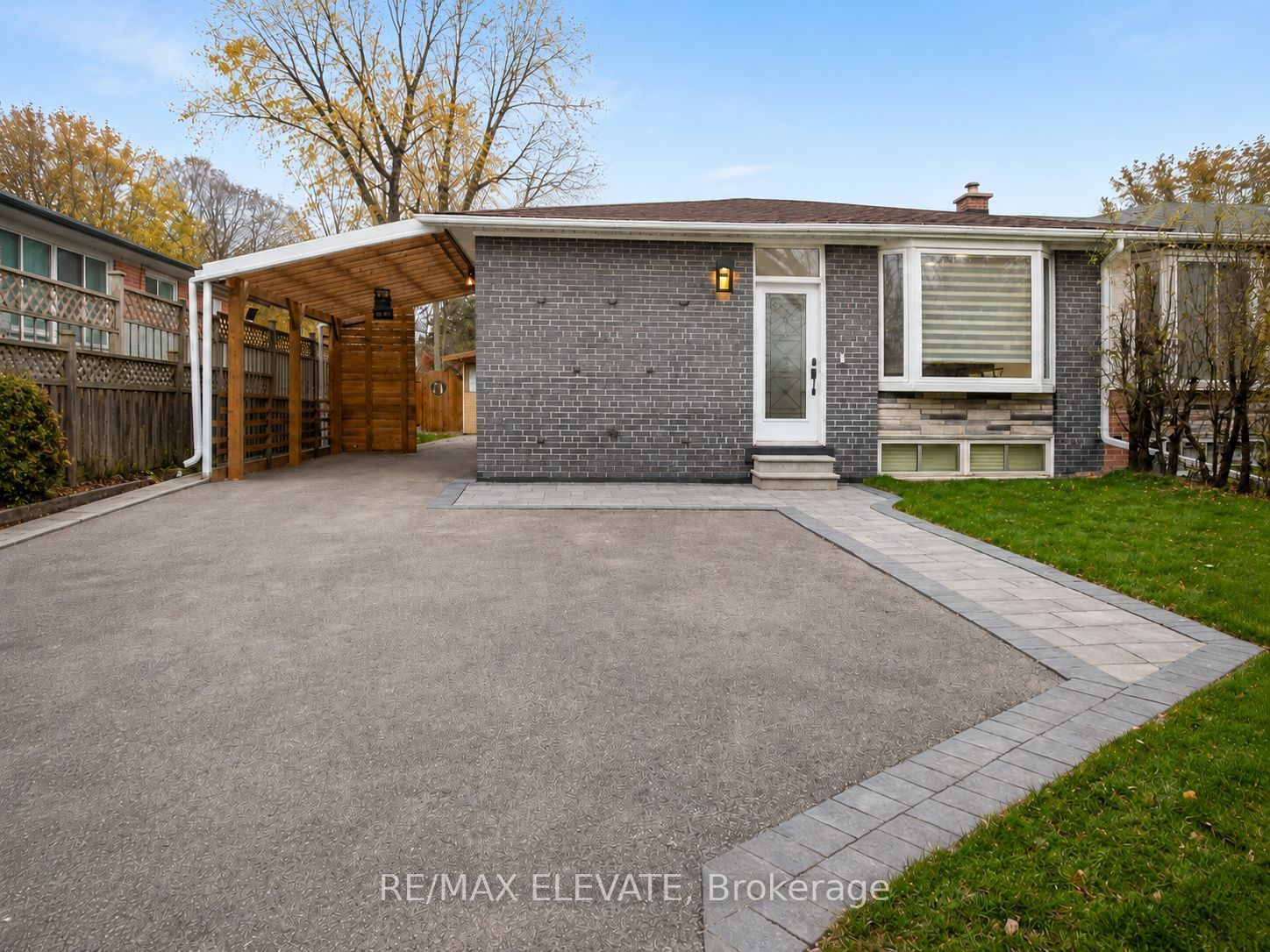 302 Demaine Crescent, Richmond Hill, ON L4C 2W5