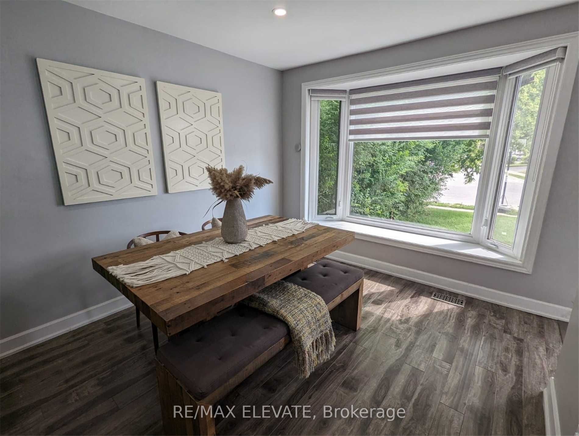 302 Demaine Crescent, Richmond Hill, ON L4C 2W5 photo 4