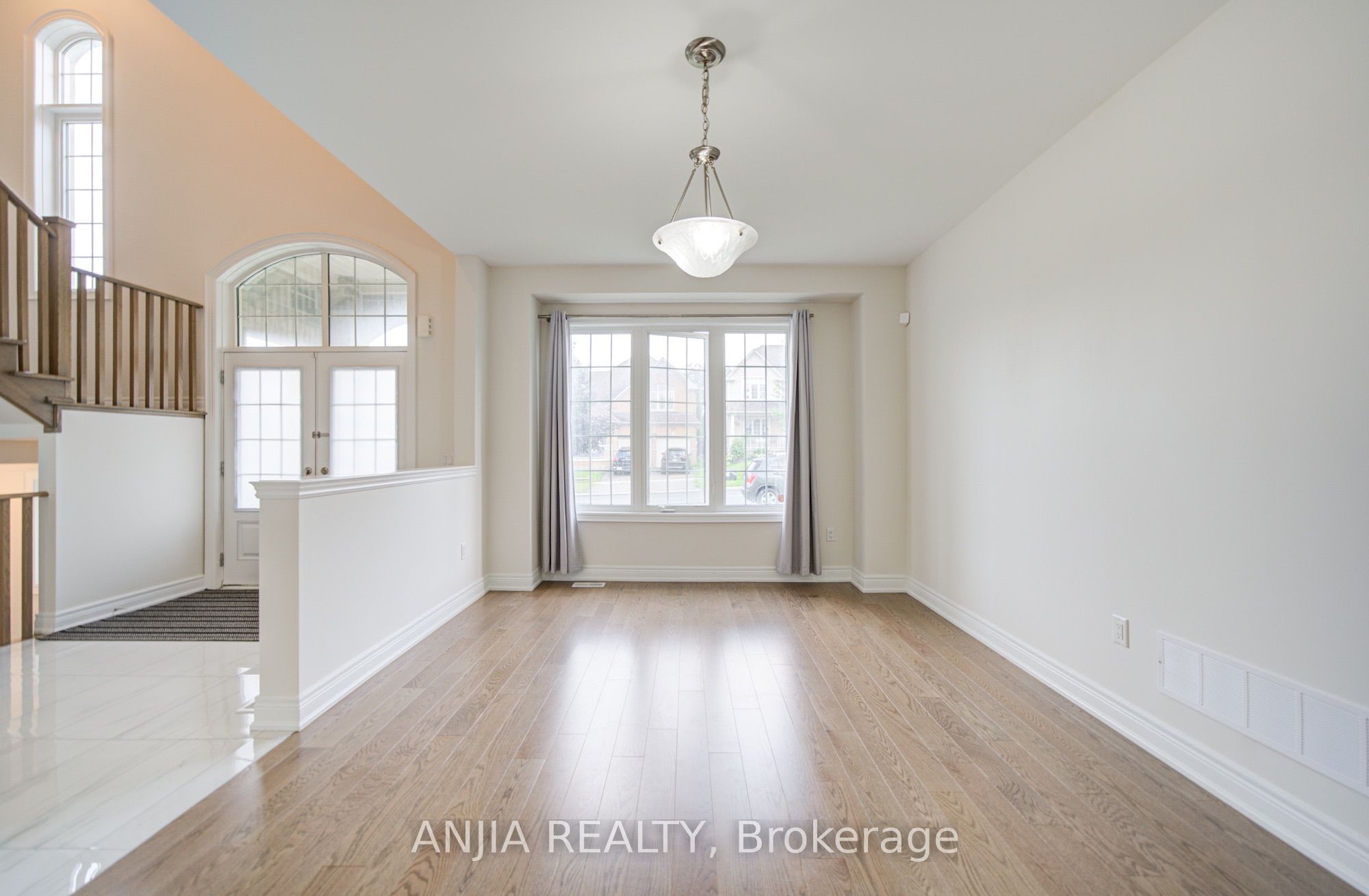 2 Conchita Street, Georgina, ON L4P 0H4 photo 5