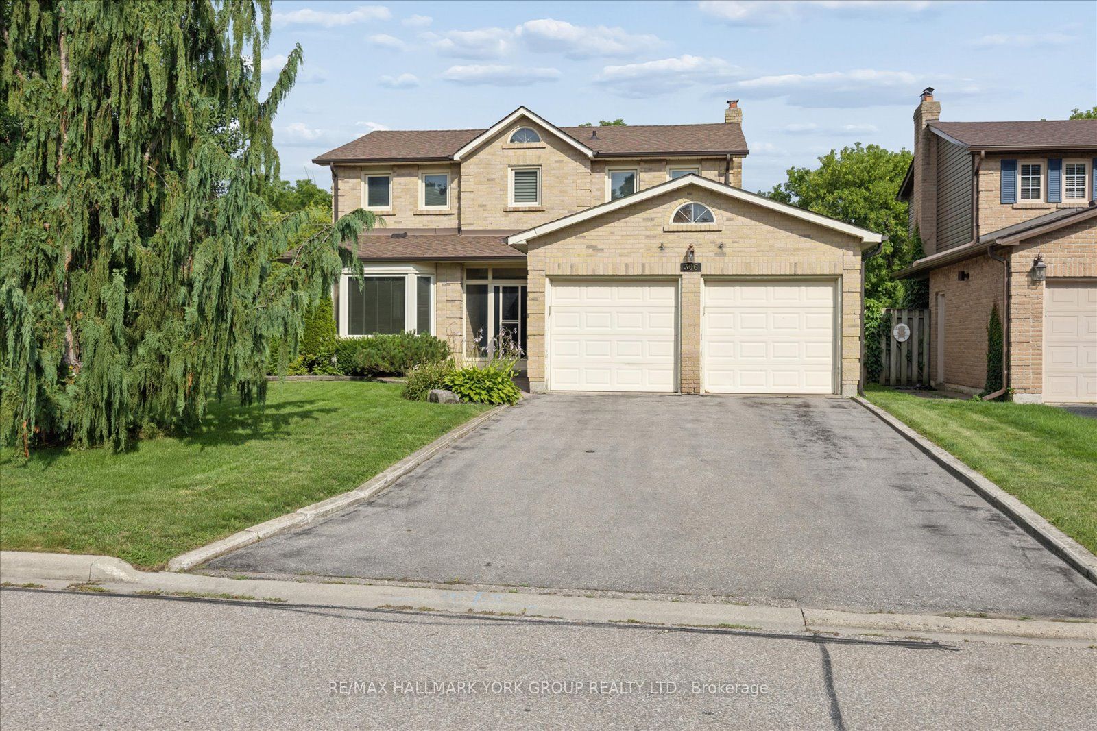306 Erin Trail, Newmarket, ON L3Y 6K1