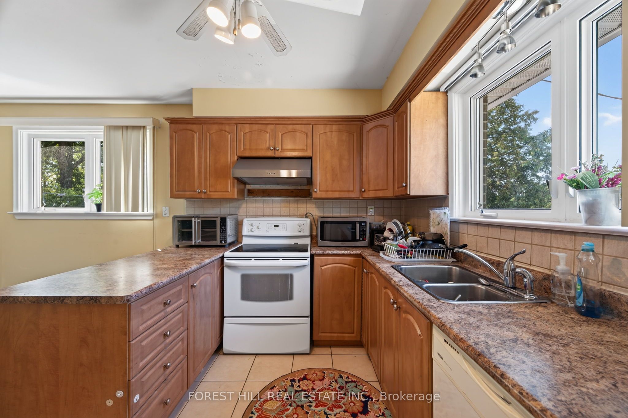 361 Blue Grass Boulevard, Richmond Hill, ON L4C 3H3 photo 4
