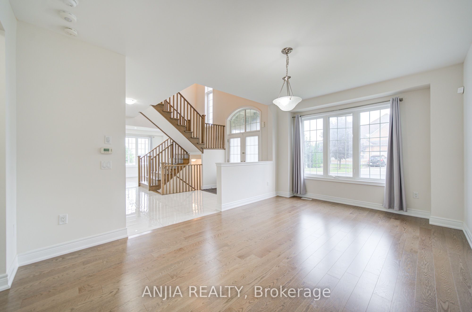 2 Conchita Street, Georgina, ON L4P 0H4 photo 4